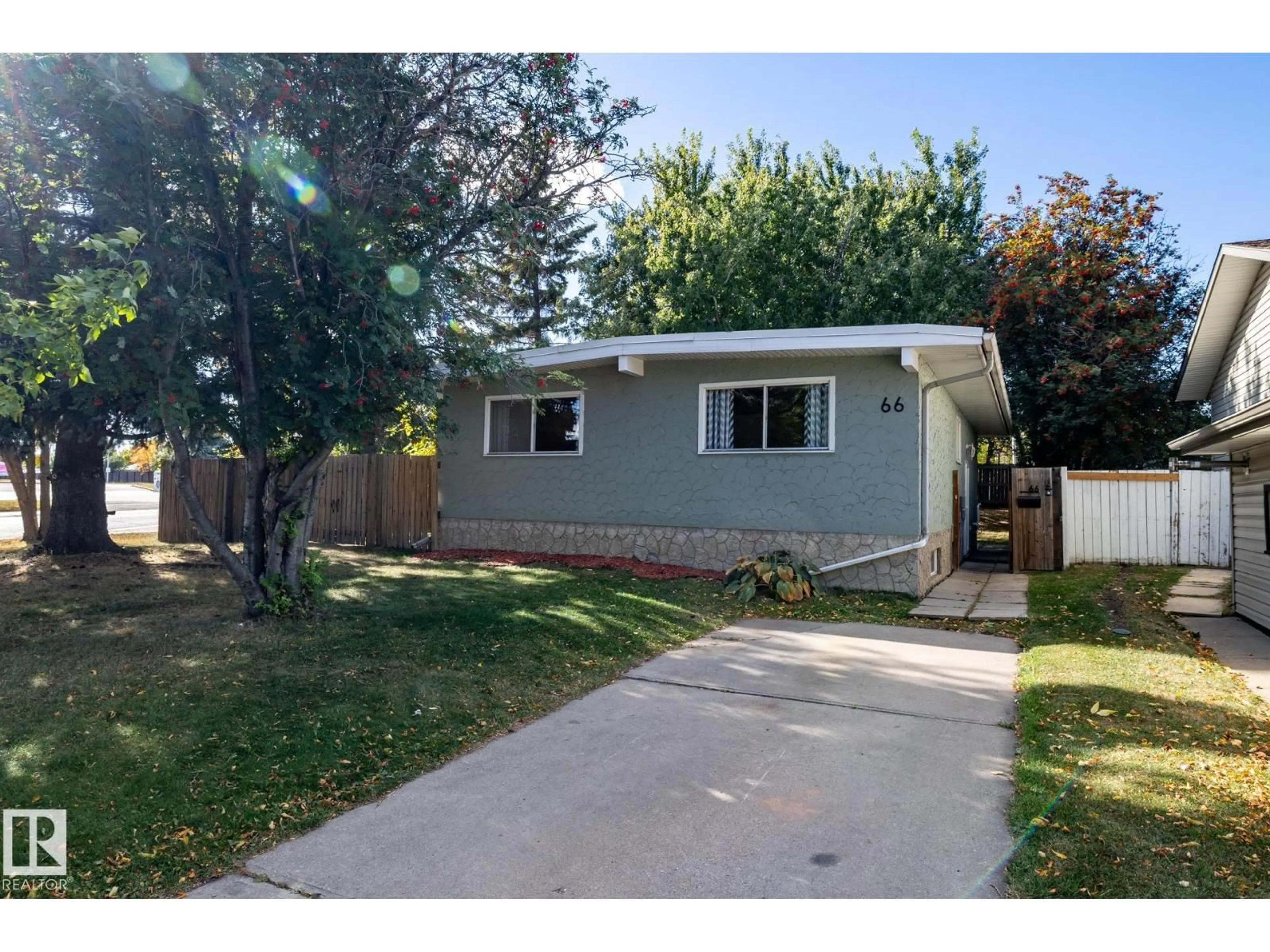 Home with vinyl exterior material, street for 66 GREENWOOD WY, Sherwood Park Alberta T8A0J6