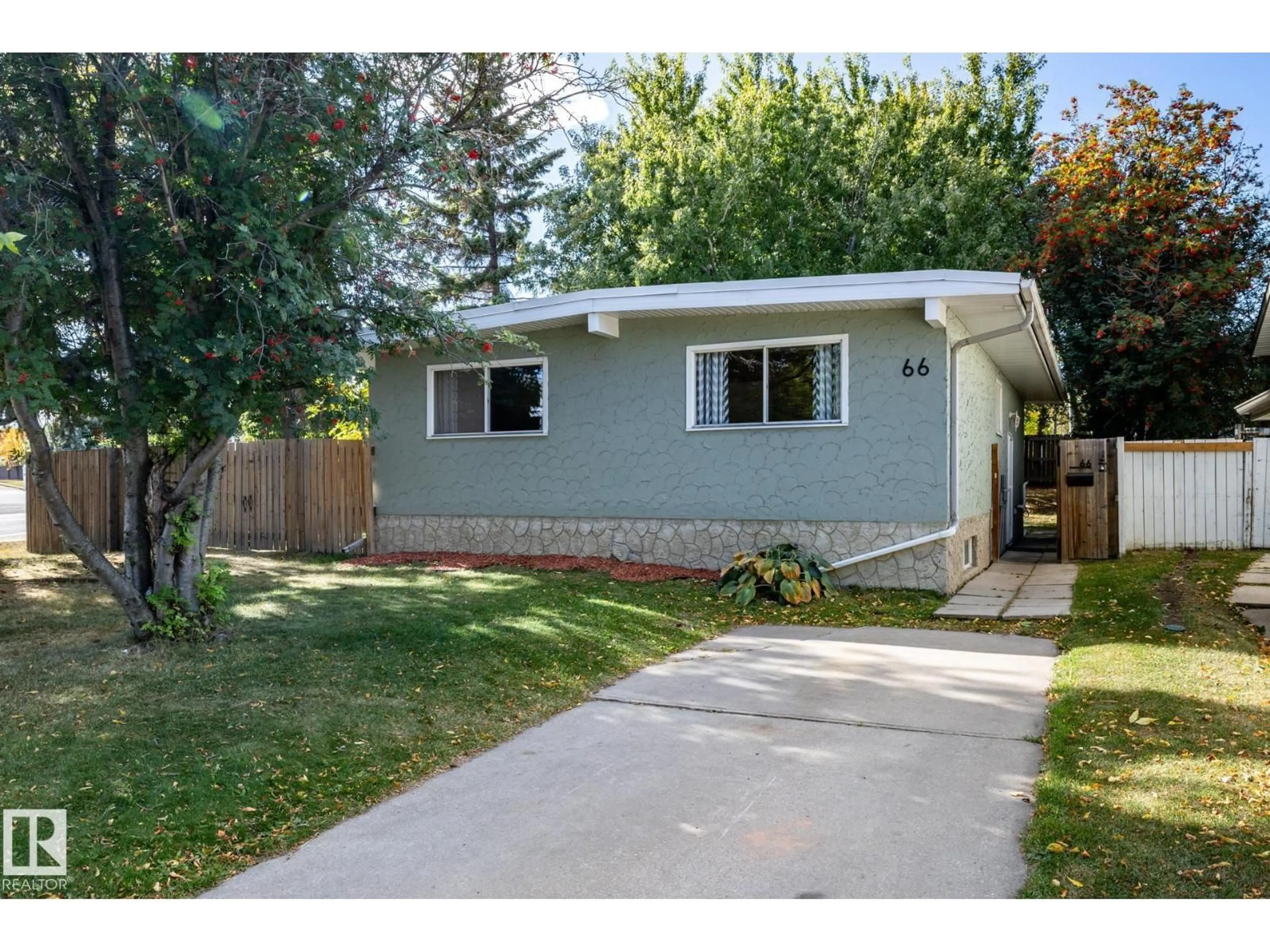 Home with vinyl exterior material, street for 66 GREENWOOD WY, Sherwood Park Alberta T8A0J6
