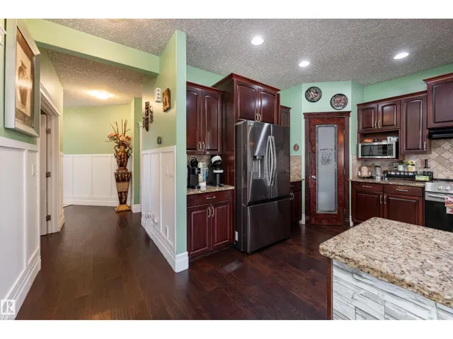NW - 16613 58A ST, Edmonton 5