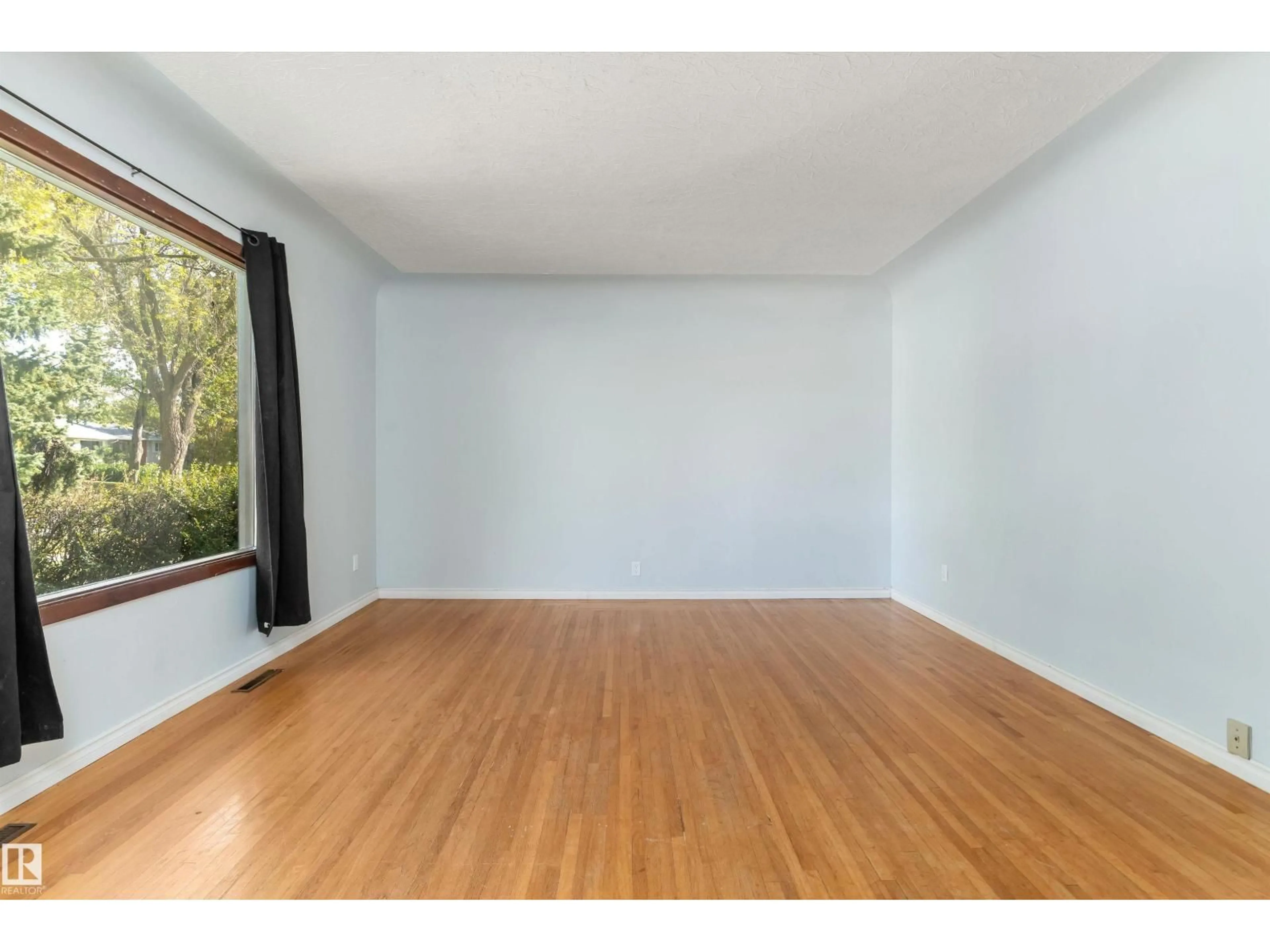 A pic of a room for 13003 SHERBROOKE AV NW, Edmonton Alberta T5L4E6