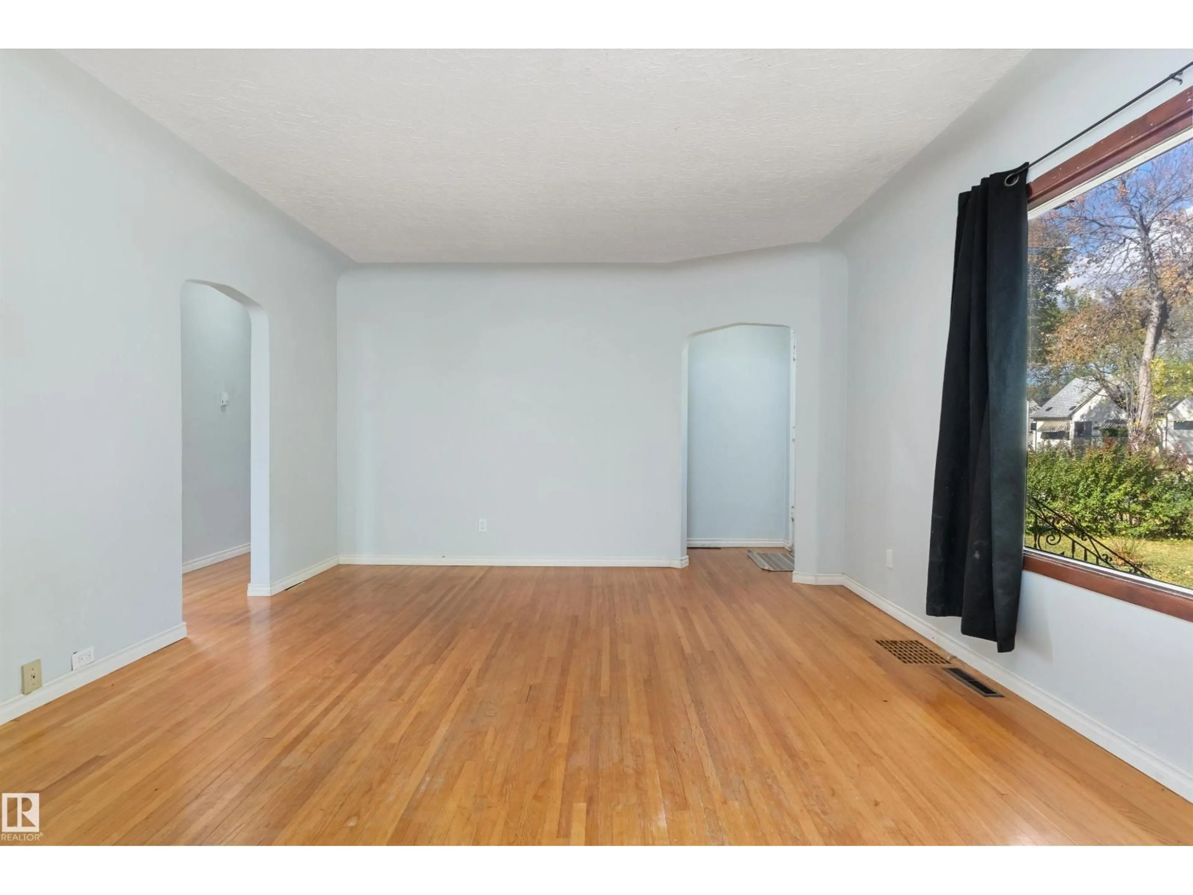A pic of a room for 13003 SHERBROOKE AV NW, Edmonton Alberta T5L4E6