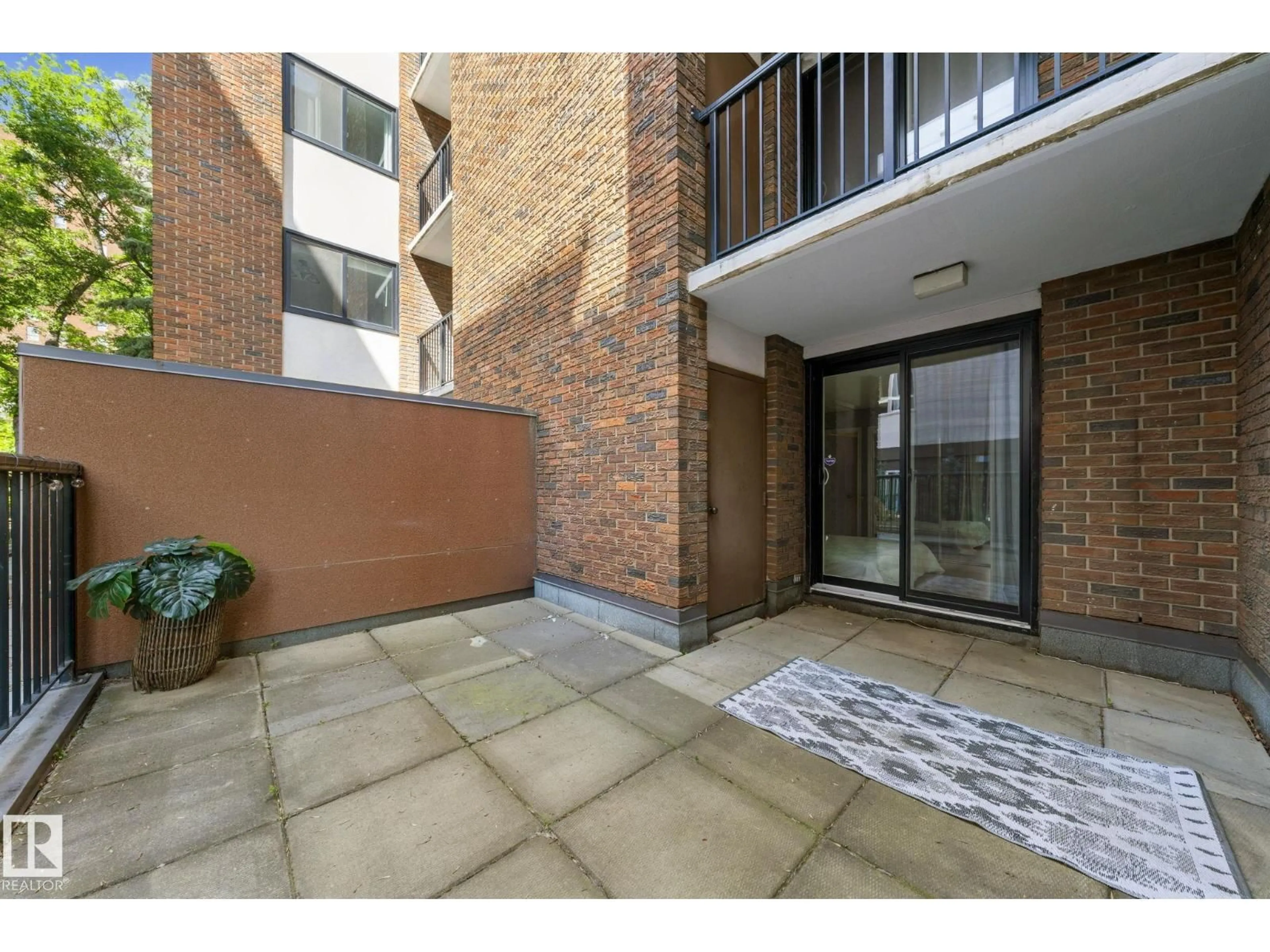 Patio, street for 105 - 11011 86 AV, Edmonton Alberta T6G0X1
