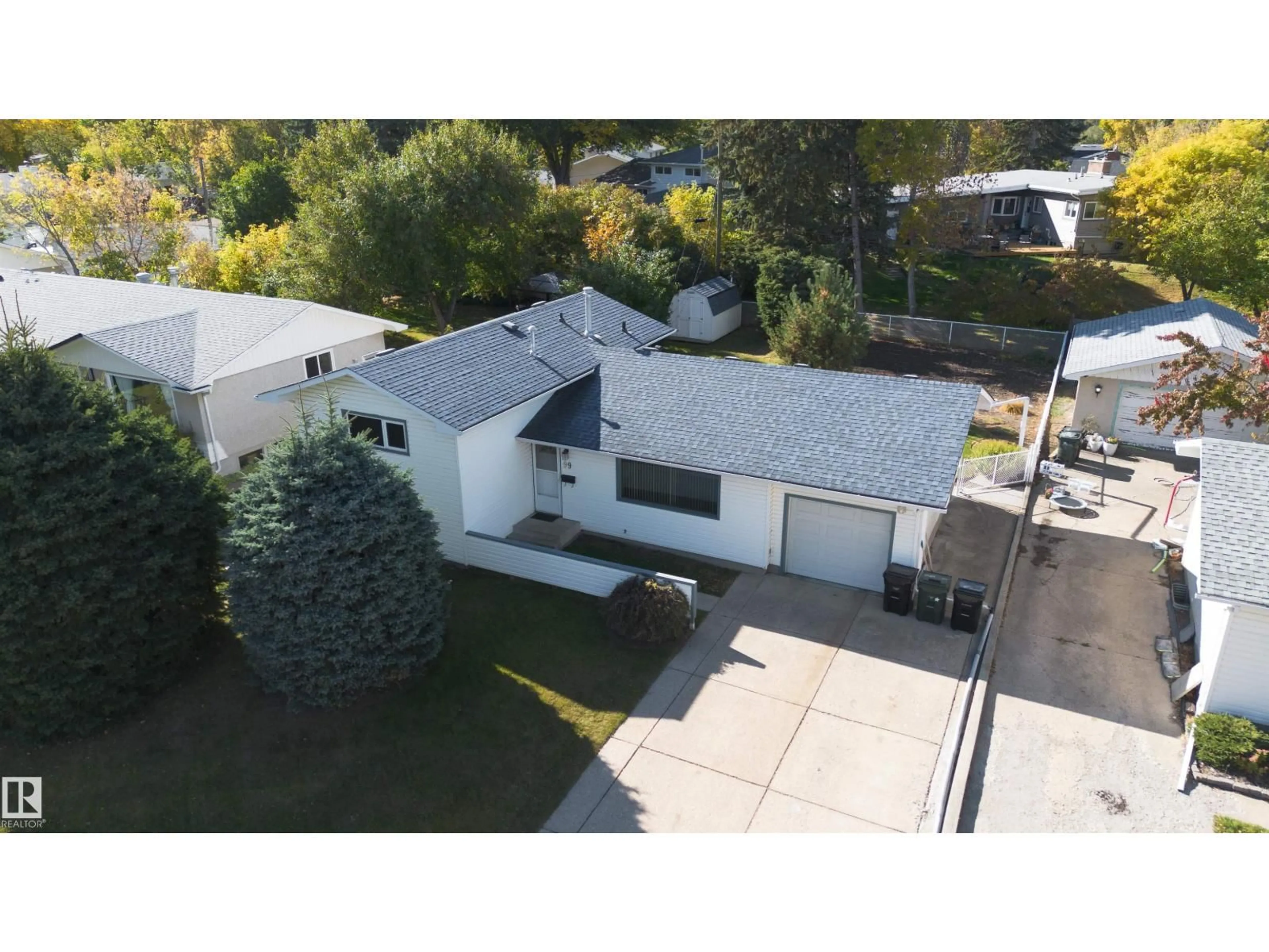 A pic from outside/outdoor area/front of a property/back of a property/a pic from drone, street for 99 PINE ST, Sherwood Park Alberta T8A1G9
