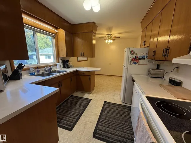 99 PINE ST, Sherwood Park 3