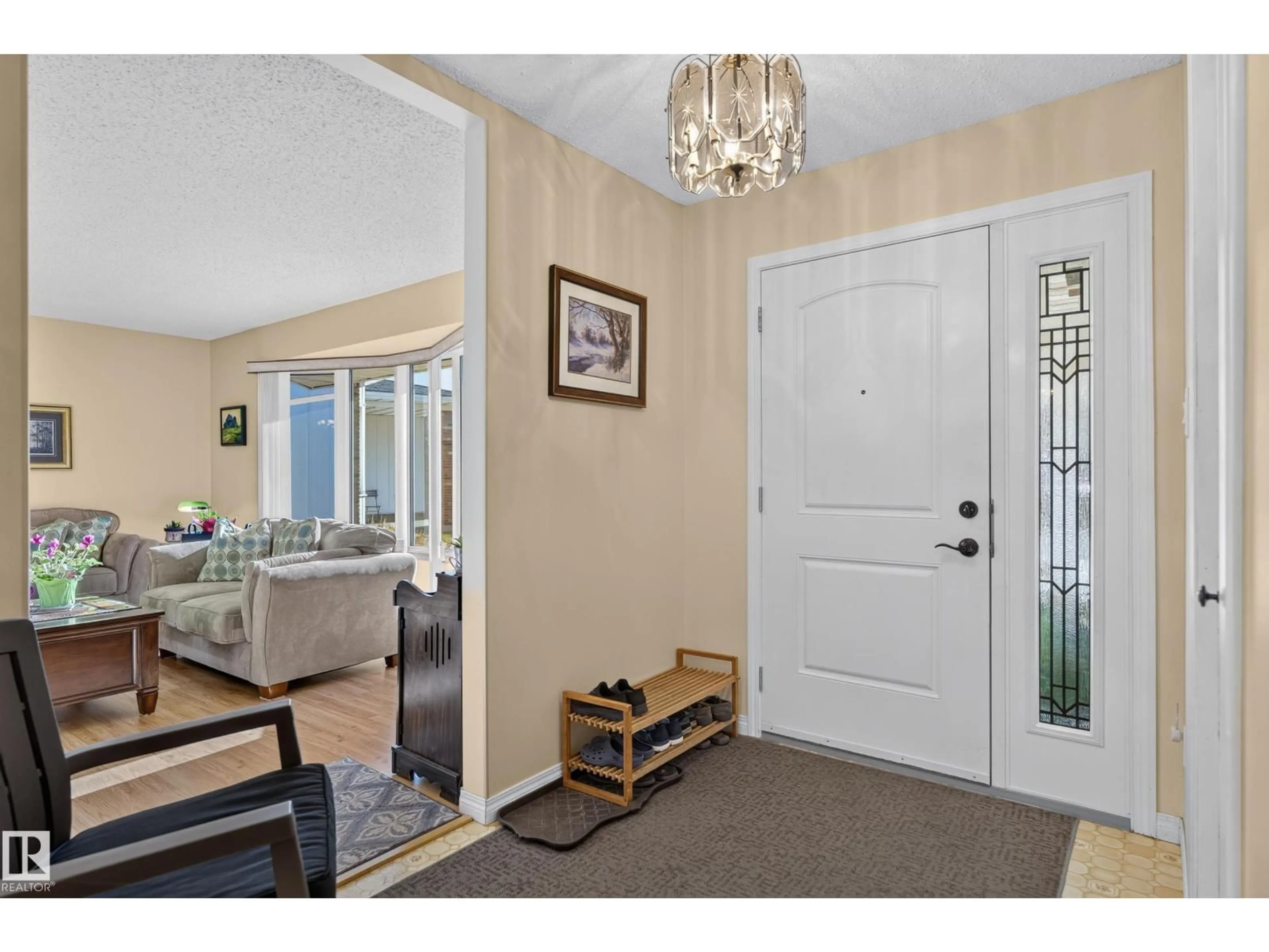 Indoor entryway for 1316 85 ST, Edmonton Alberta T6K1X8
