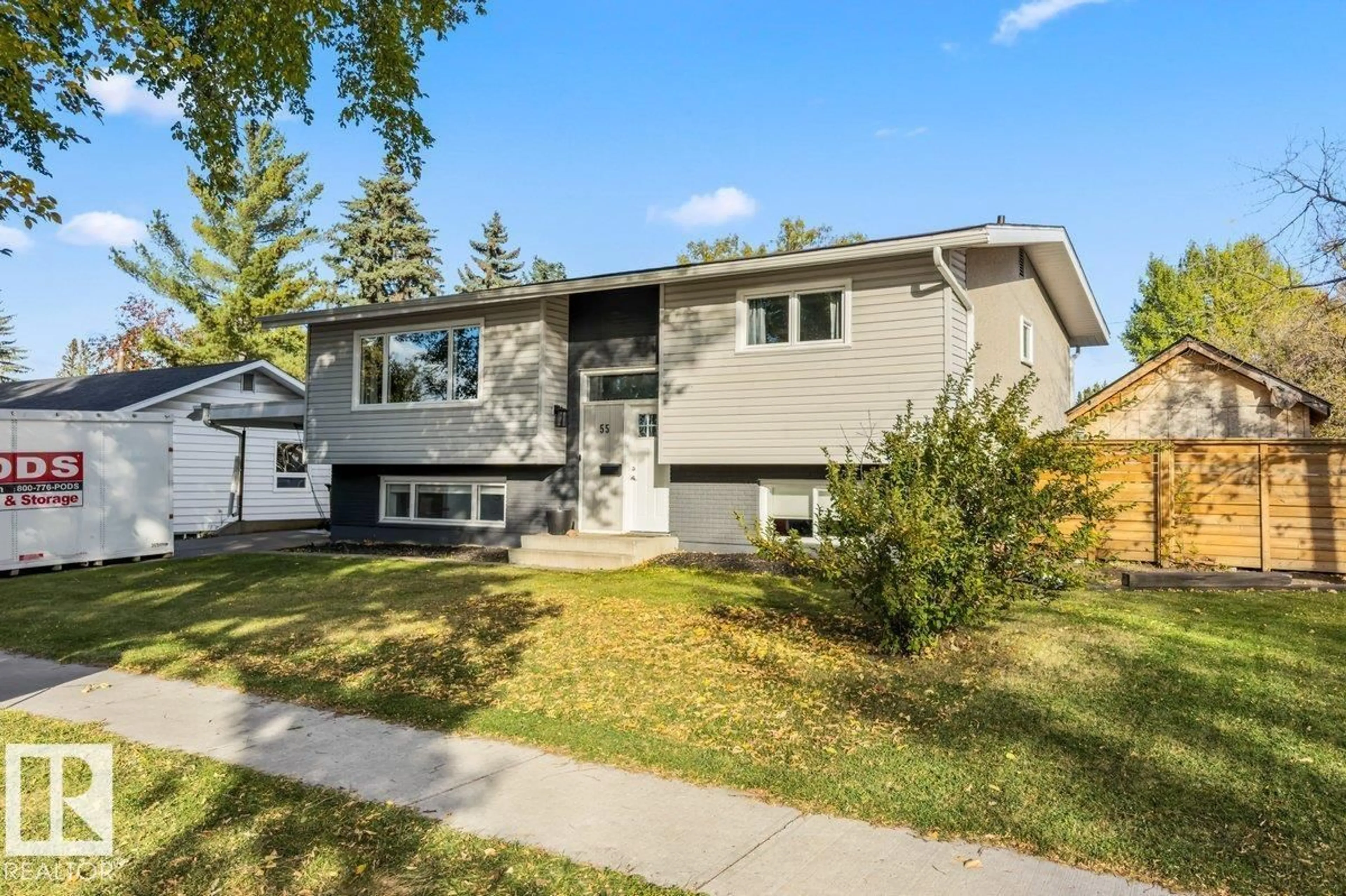 Home with vinyl exterior material, street for 55 GLADSTONE CR, St. Albert Alberta T8N0W6