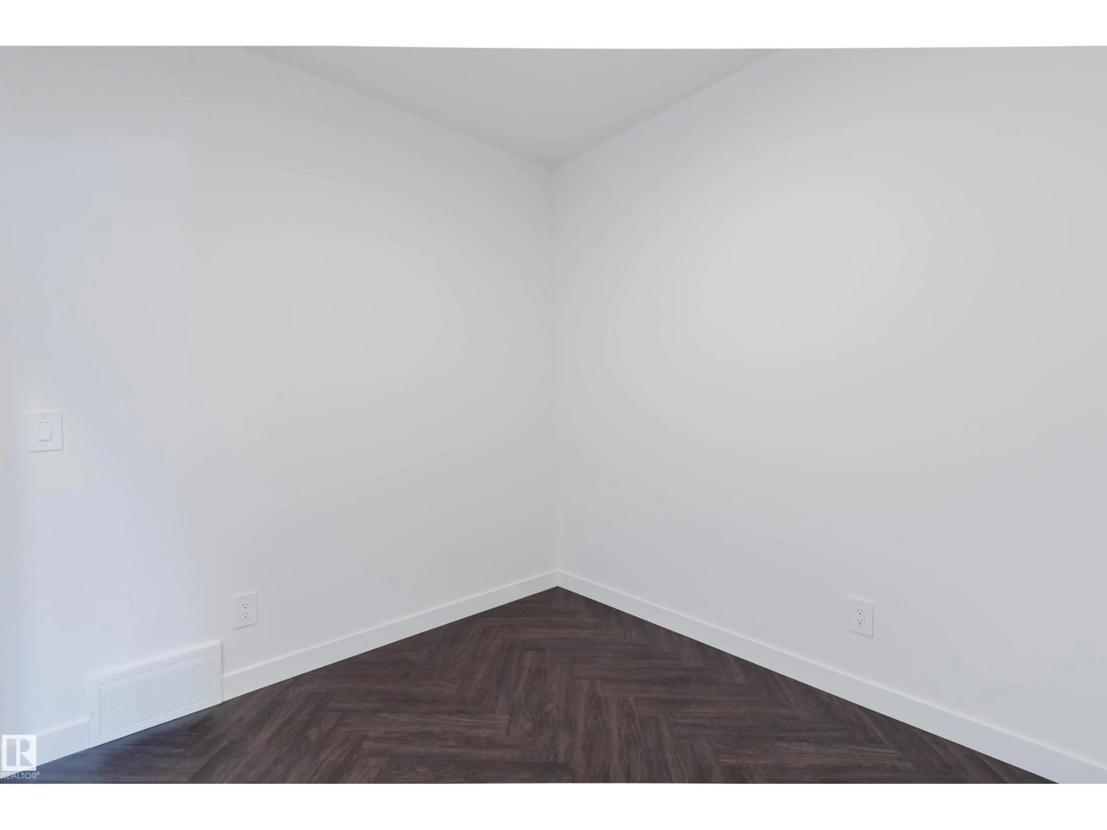 A pic of a room for 20624 43 AV, Edmonton Alberta T6M3E3