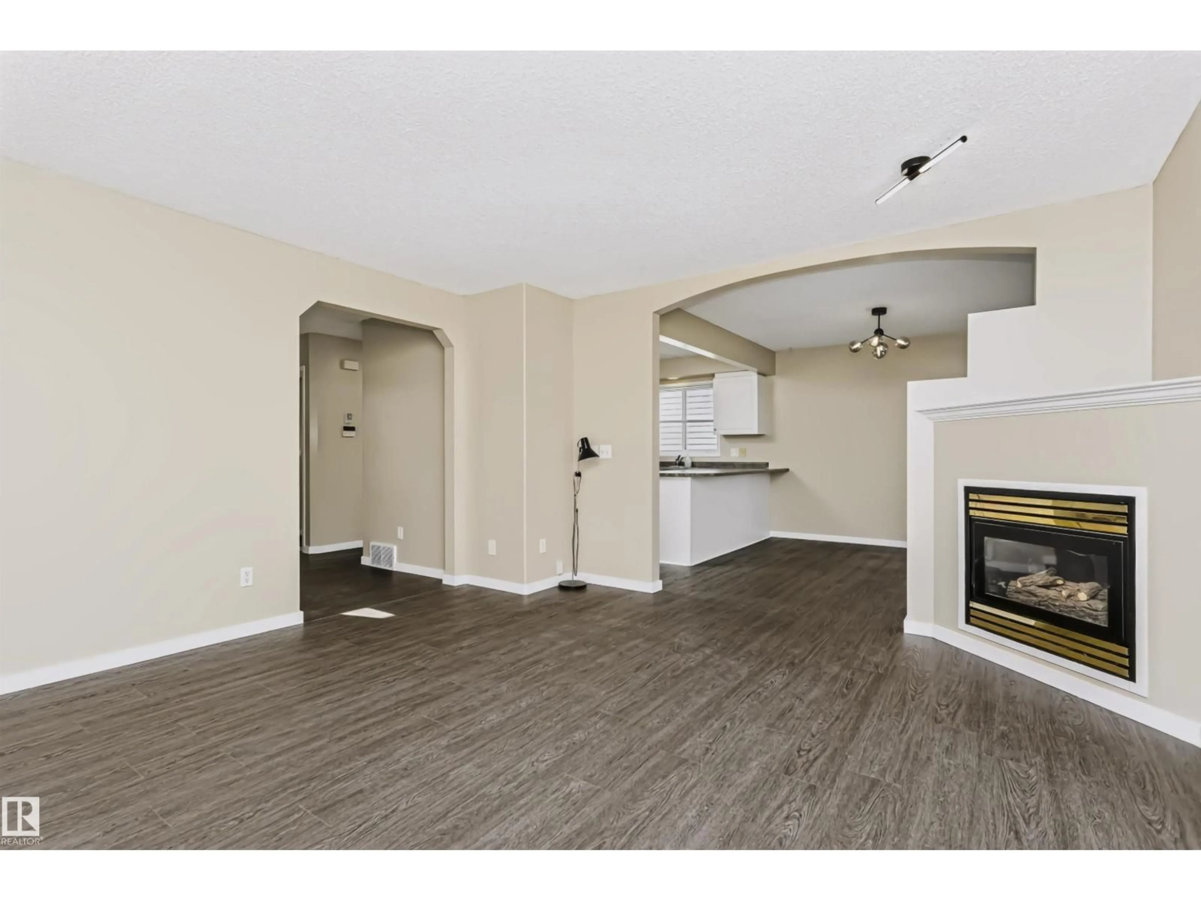 Unknown for 4112 37A AV, Edmonton Alberta T6L7A1