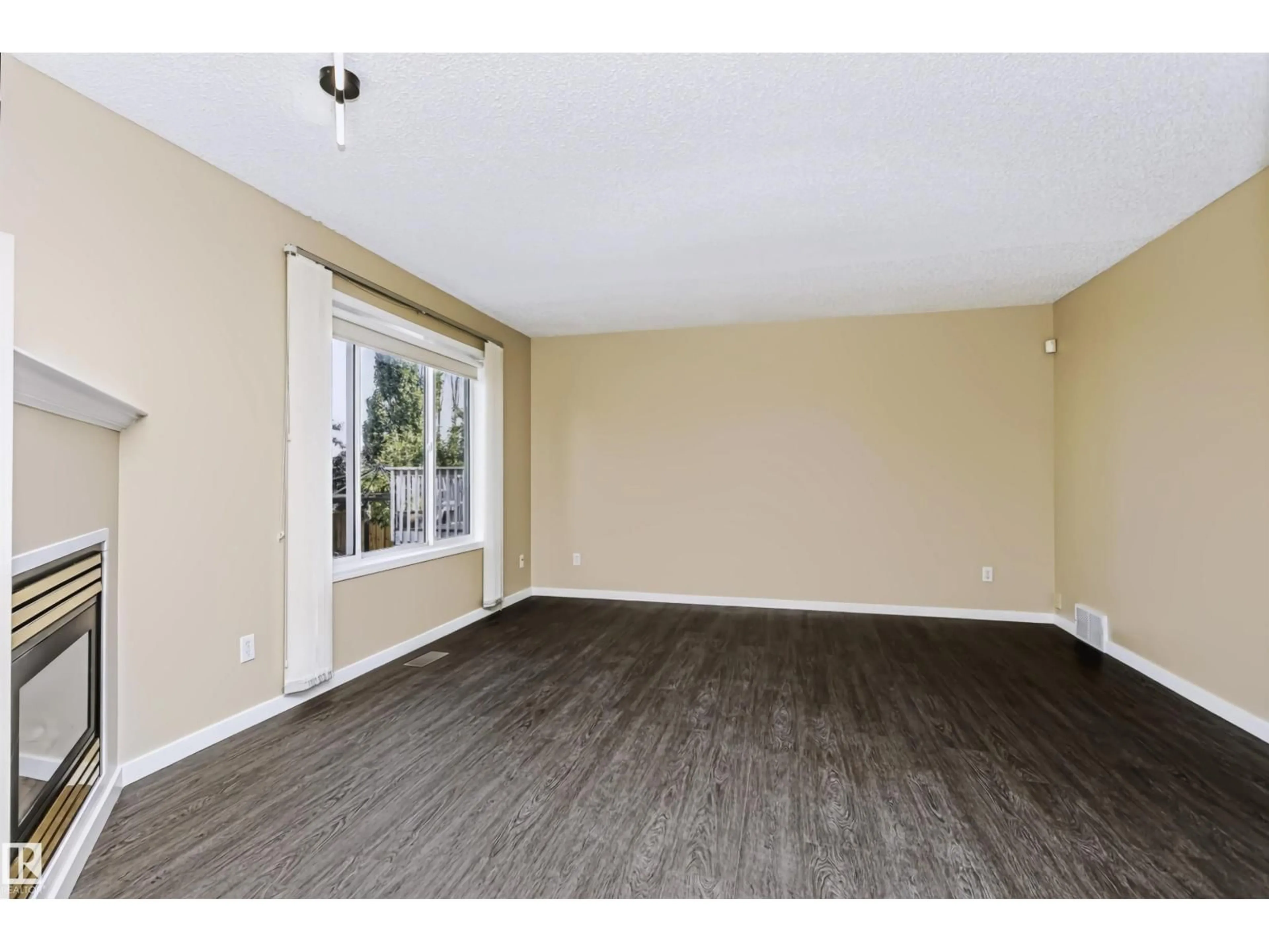 A pic of a room for 4112 37A AV, Edmonton Alberta T6L7A1