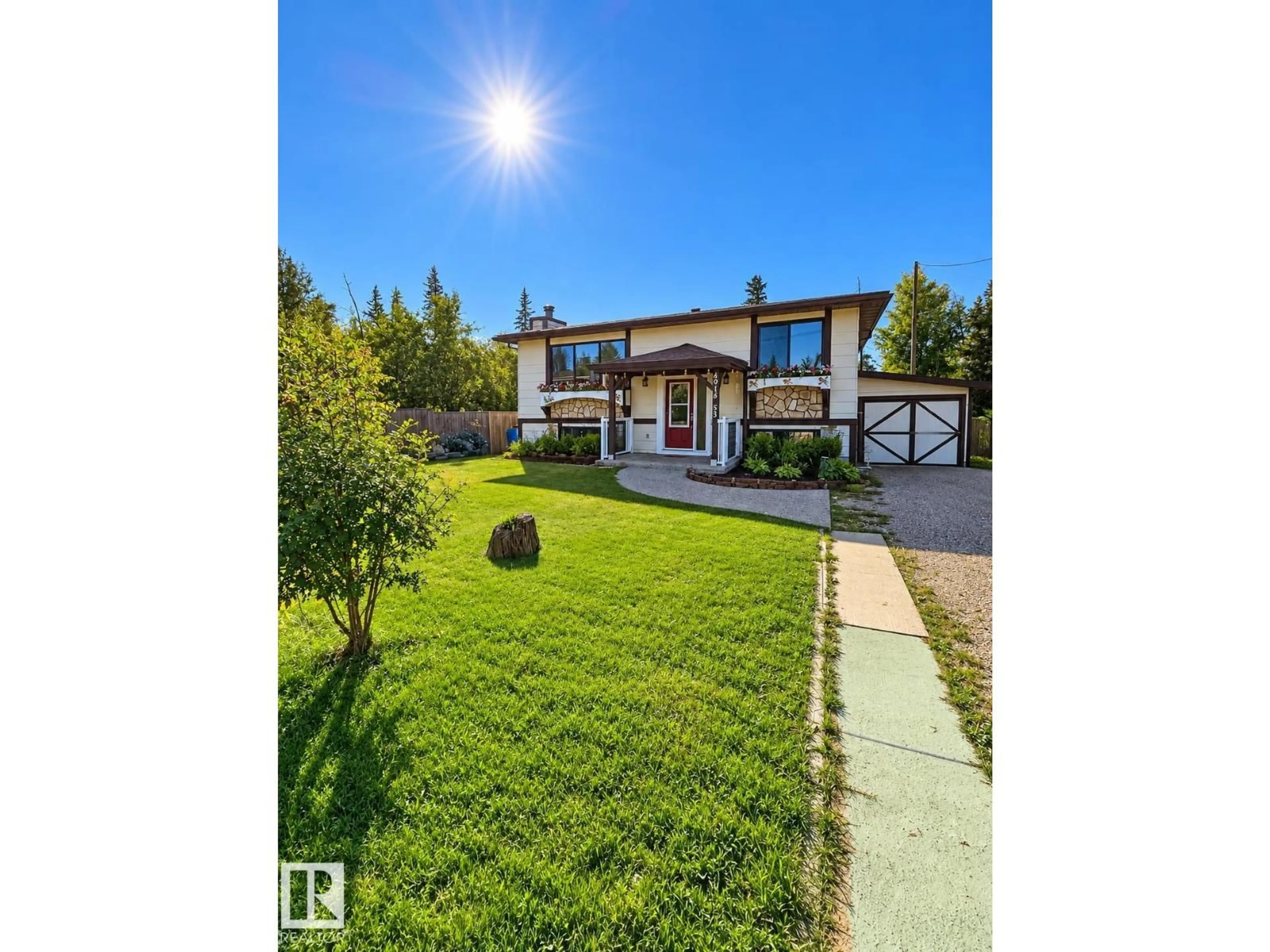 A pic from outside/outdoor area/front of a property/back of a property/a pic from drone, street for 4916 53 ST, Entwistle Alberta T0E0S0