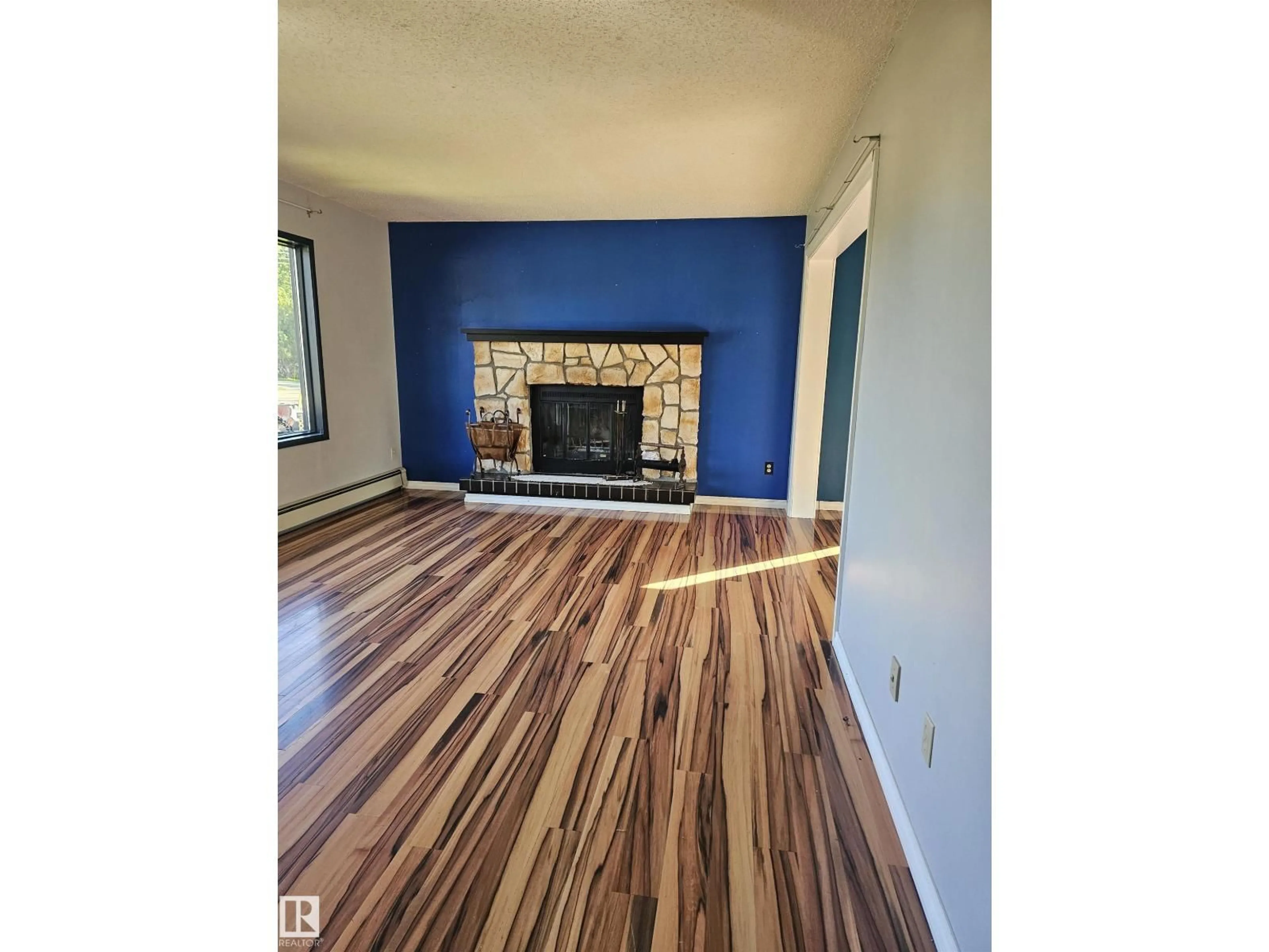 A pic of a room for 4916 53 ST, Entwistle Alberta T0E0S0
