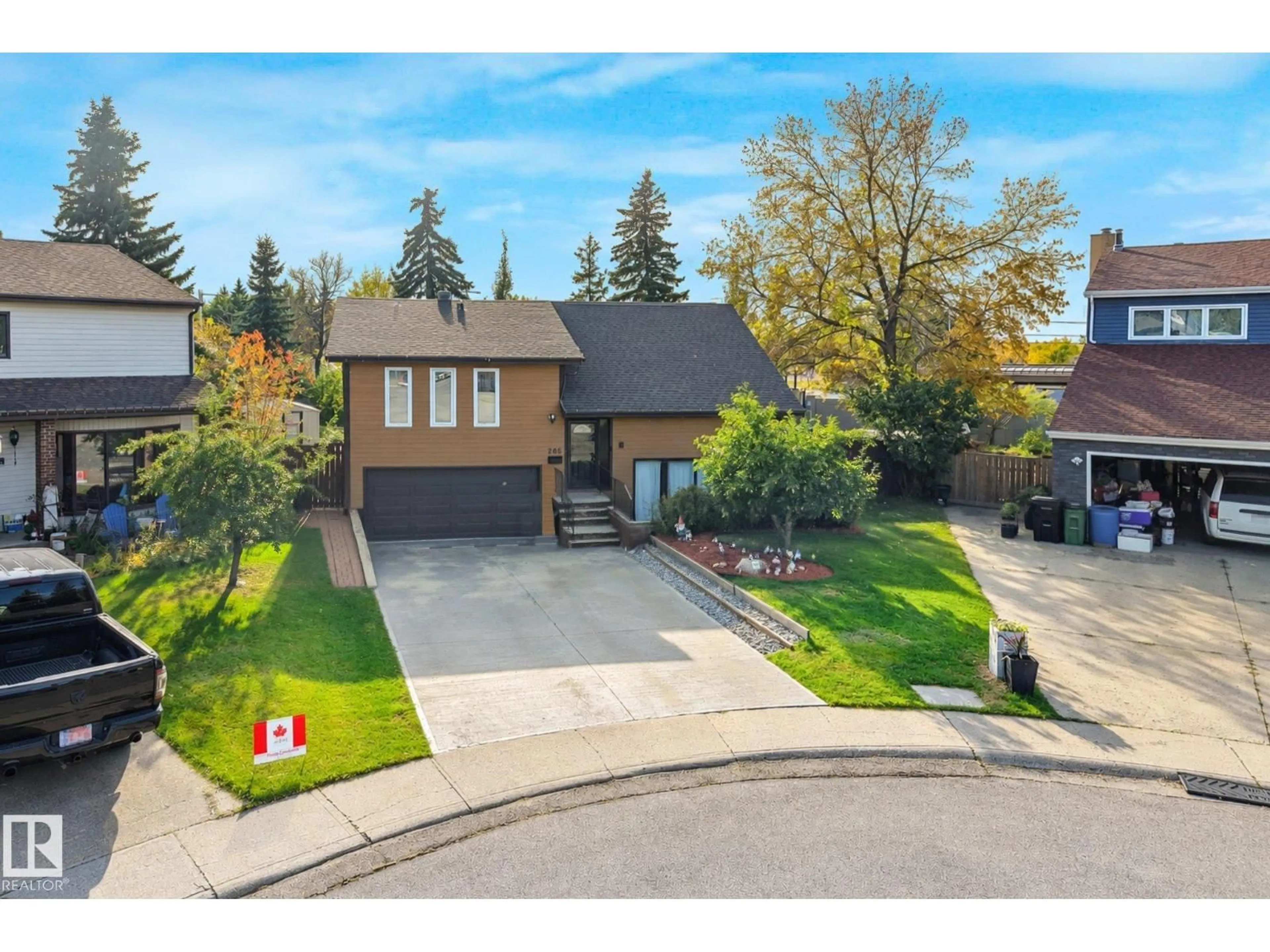 A pic from outside/outdoor area/front of a property/back of a property/a pic from drone, street for 265 GRAND MEADOW CR, Edmonton Alberta T6L1W9