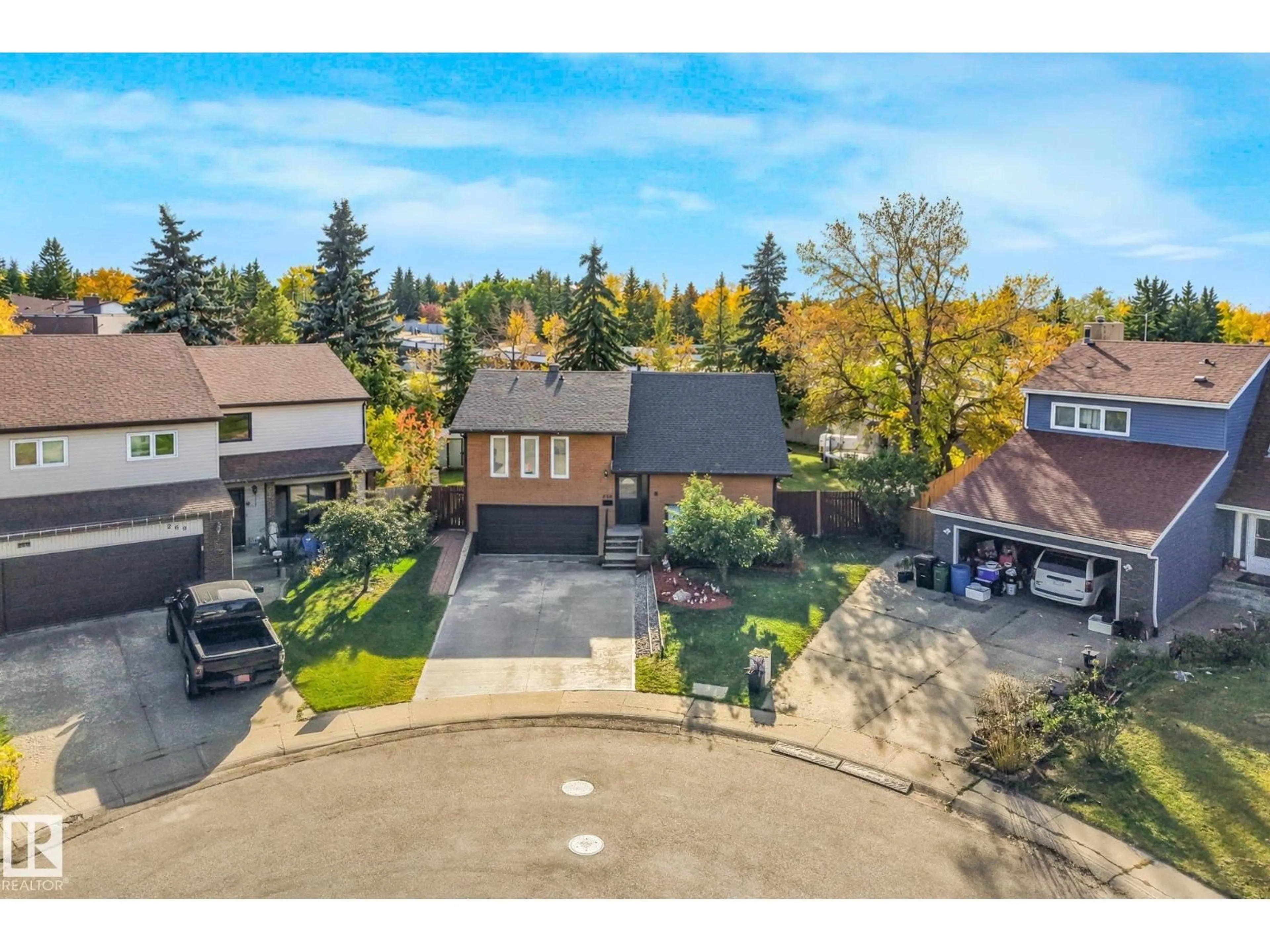 A pic from outside/outdoor area/front of a property/back of a property/a pic from drone, street for 265 GRAND MEADOW CR, Edmonton Alberta T6L1W9