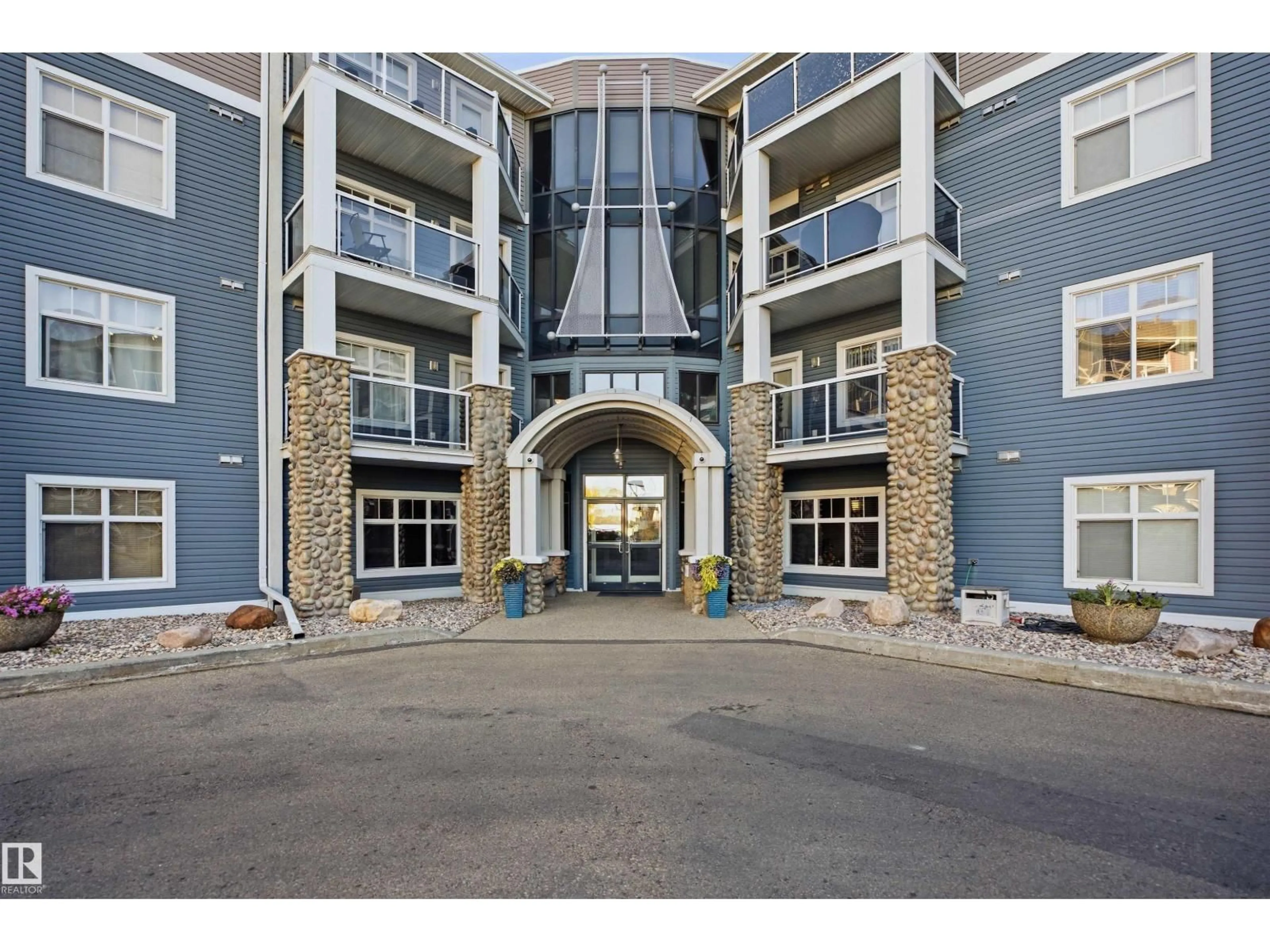 Indoor foyer for #416 - 16035 132 ST NW, Edmonton Alberta T6V0B4