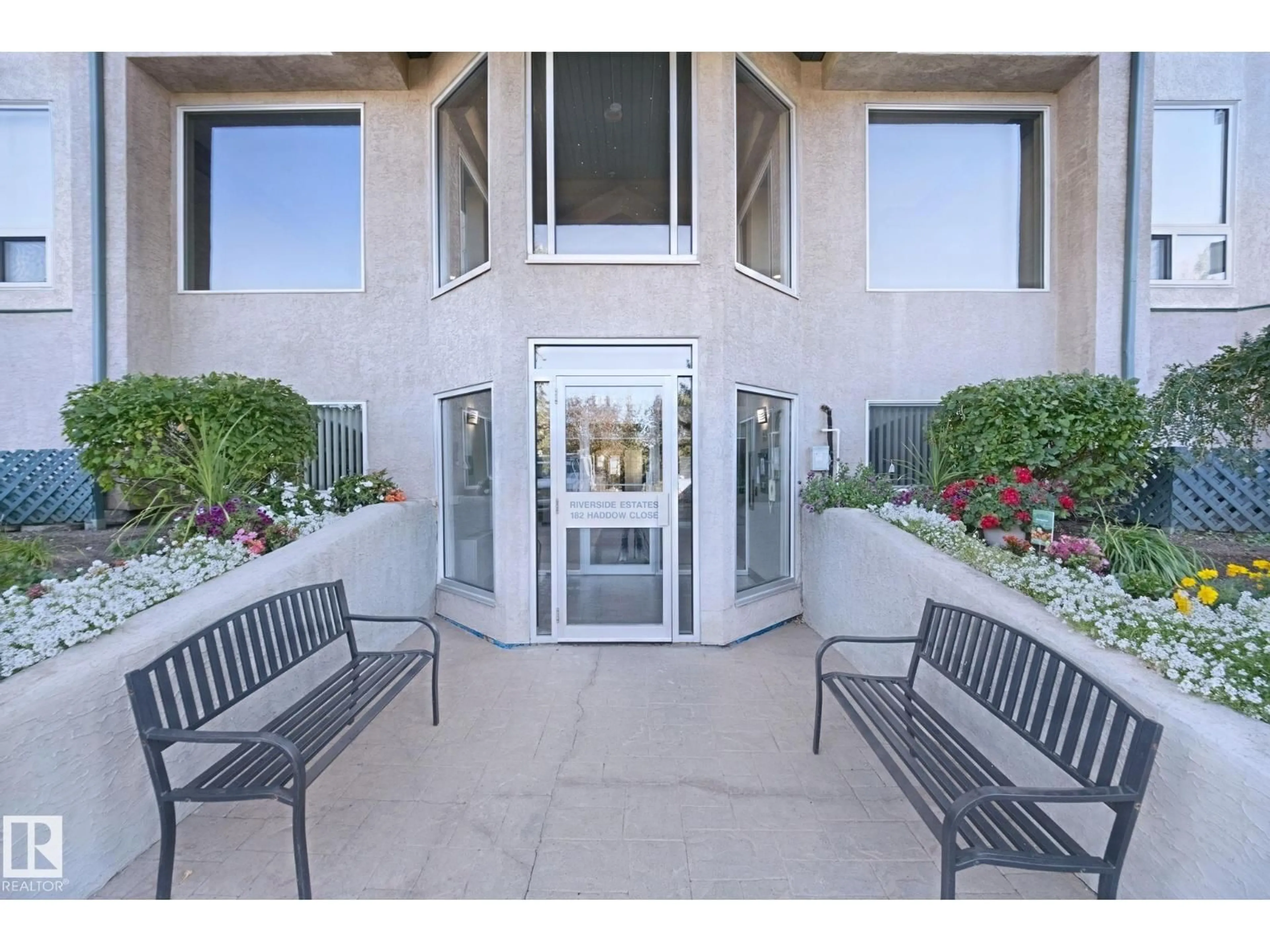 Indoor foyer for 111 182 HADDOW CL, Edmonton Alberta T6R2V1