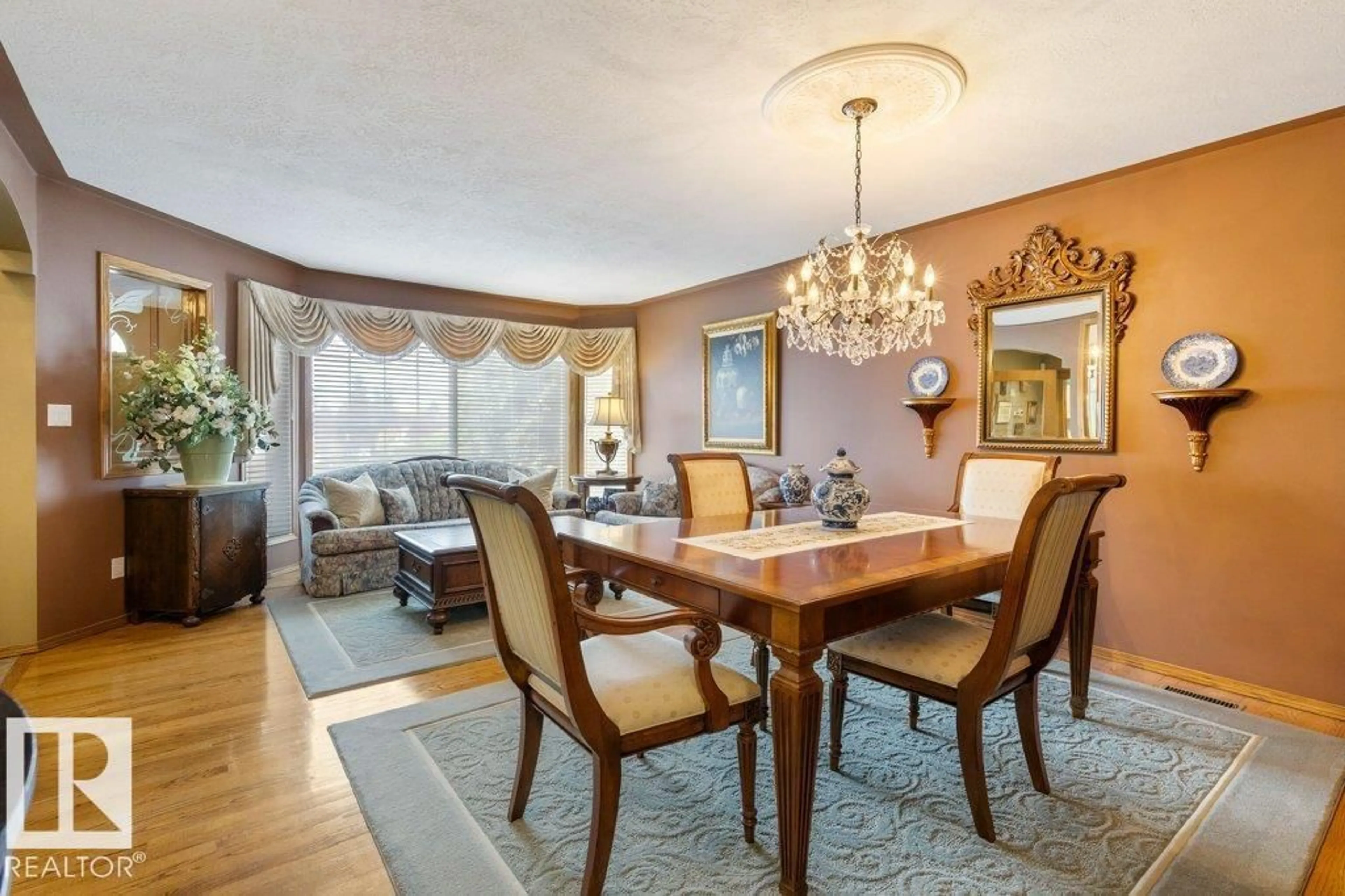 Dining room, wood/laminate floor for 37 HUNTINGTON CR, St. Albert Alberta T8N6G4