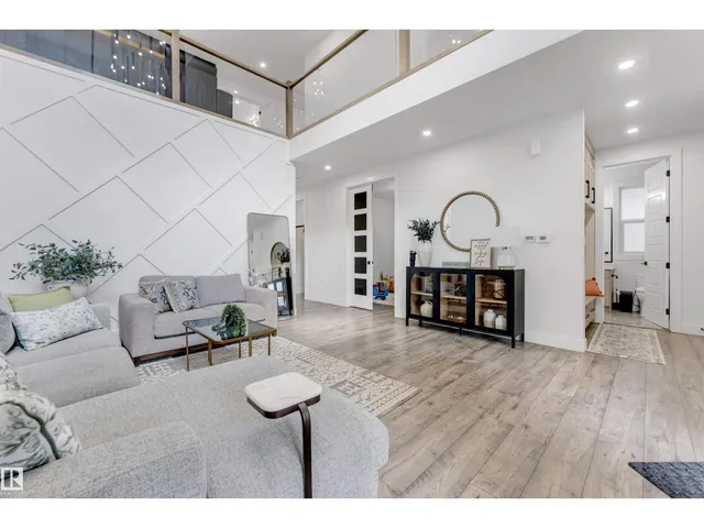 1824 18 AV, Edmonton 2