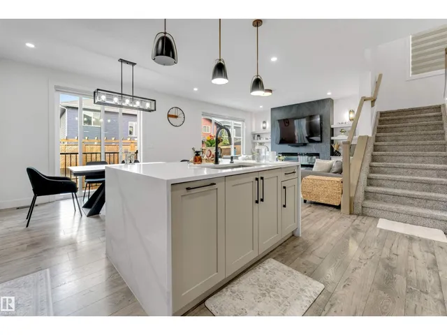 1824 18 AV, Edmonton 5