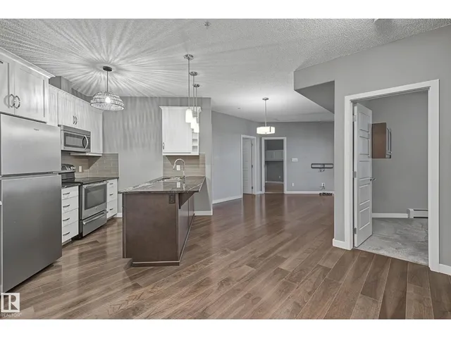 1004 - 410 ROSENTHAL BV, Edmonton 4