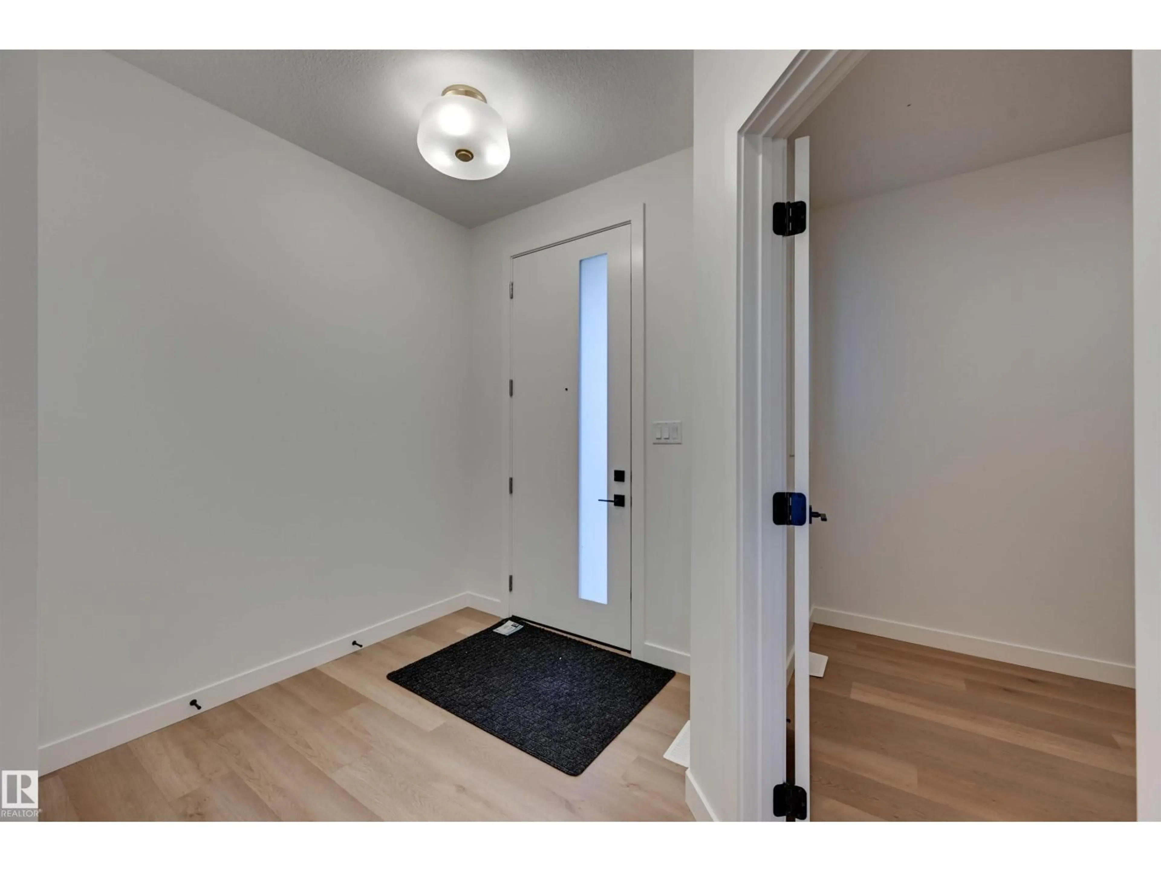 Indoor entryway for 10 OWL RIDGE CL, Fort Saskatchewan Alberta T8L0P6