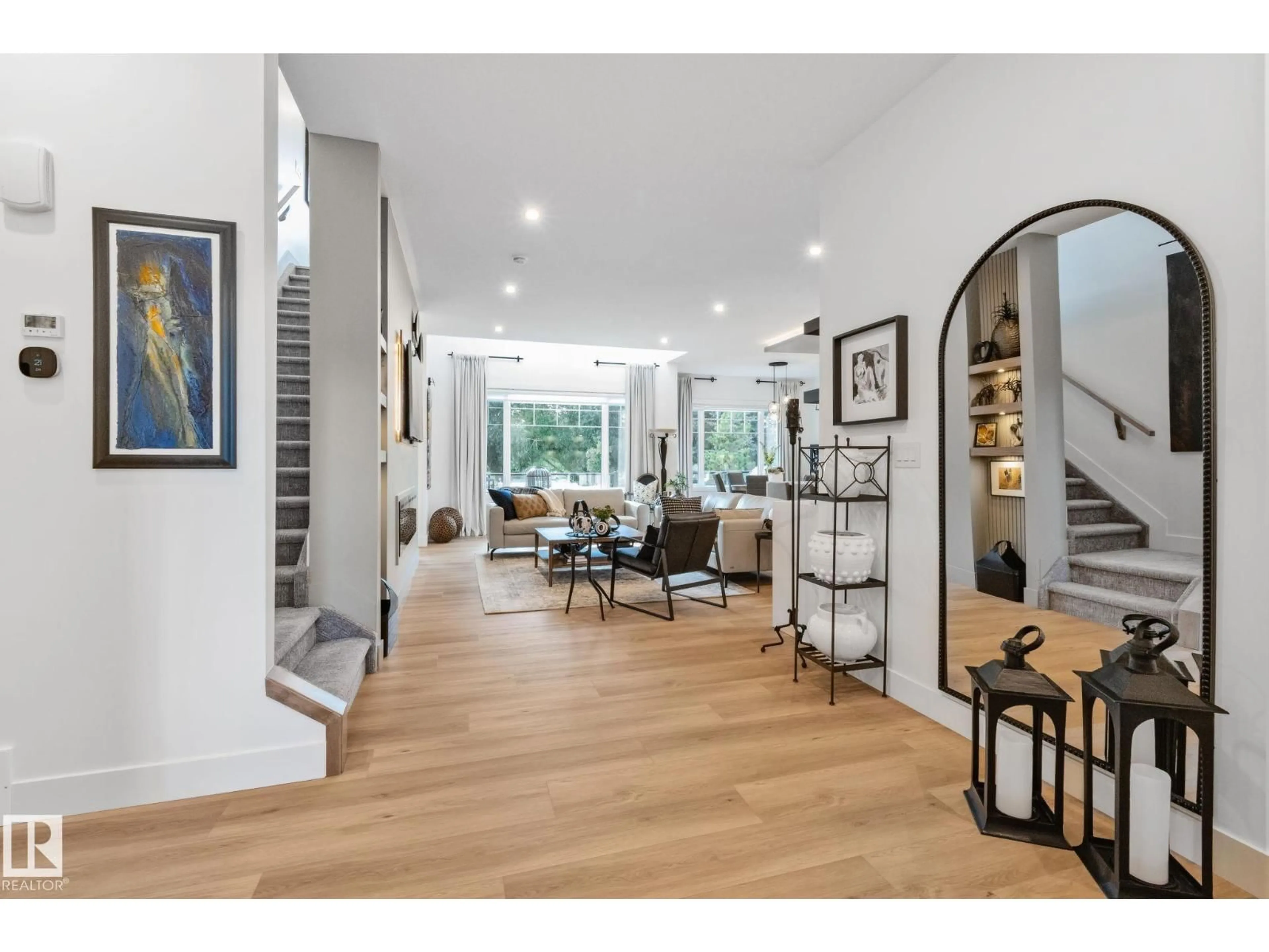Indoor entryway for #7 - 20425 93 AV NW, Edmonton Alberta T5T7C7