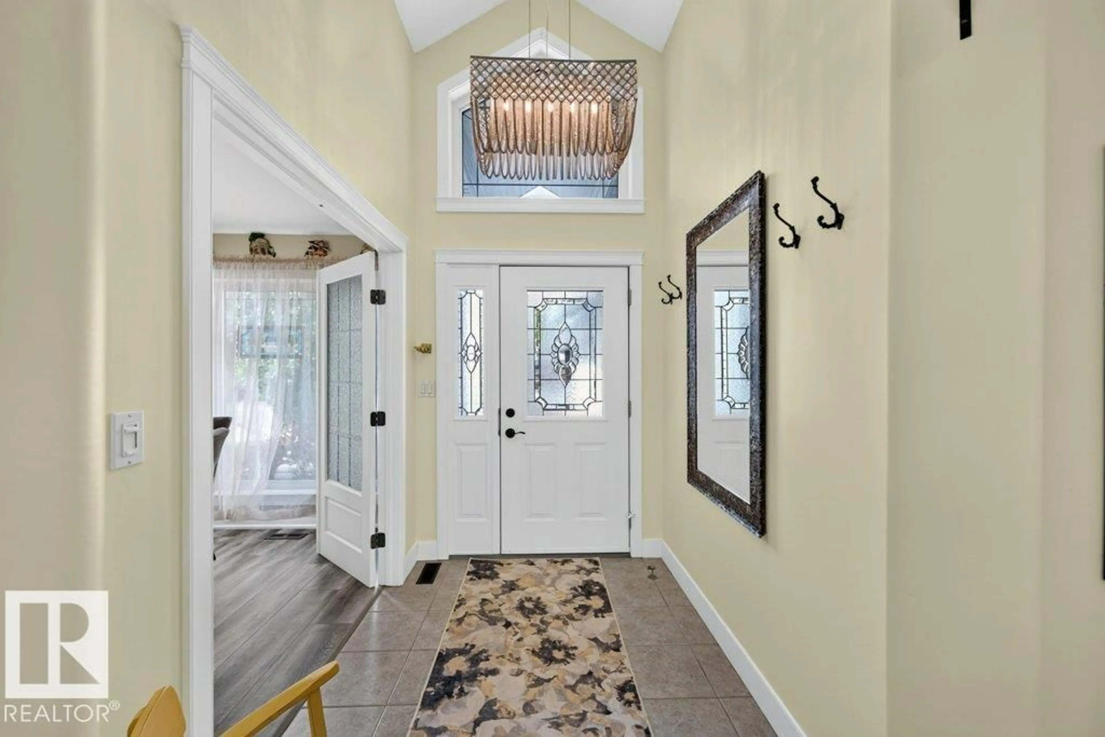 Indoor entryway for 41 NORTH RIDGE DR, St. Albert Alberta T8N7L7