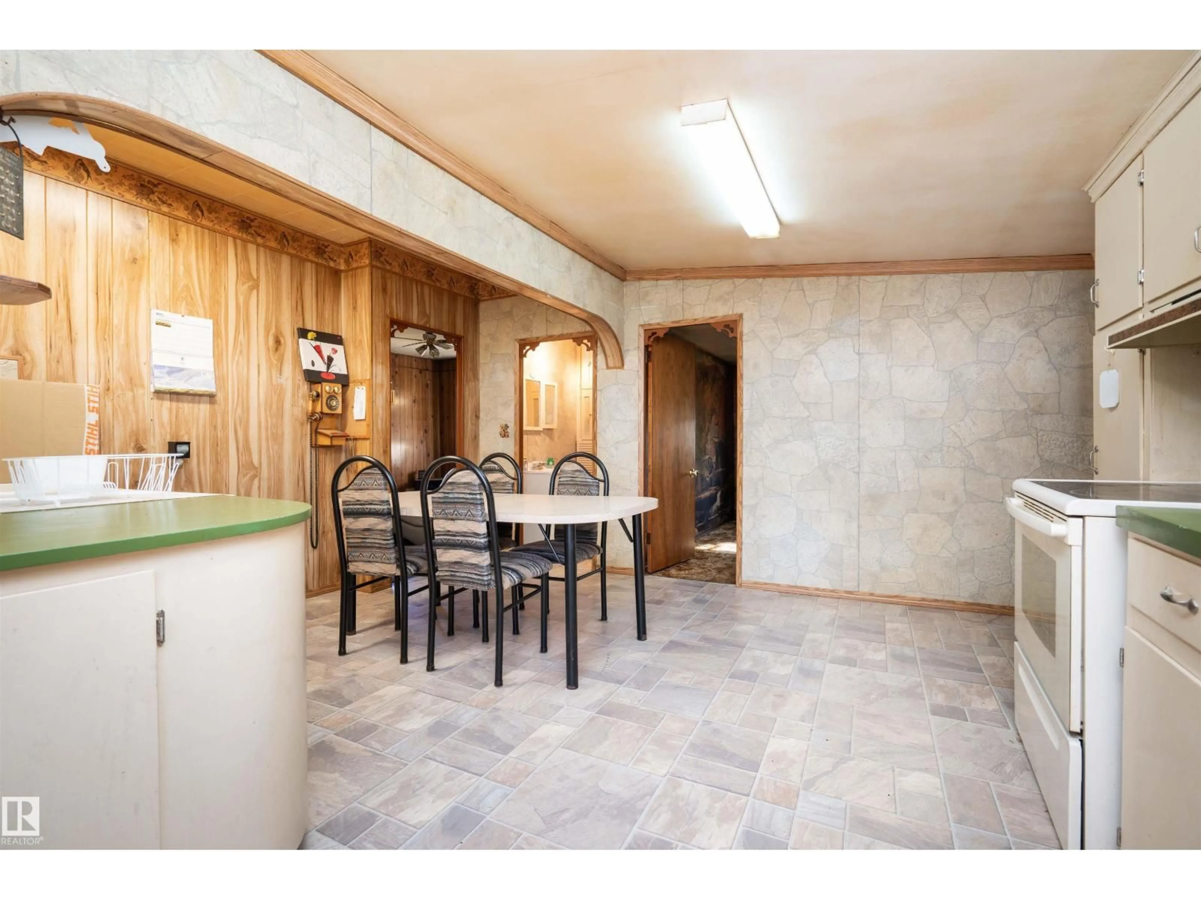 Dining room, ceramic/tile floor for 5208 51ST ST, Strome Alberta T0B4H0