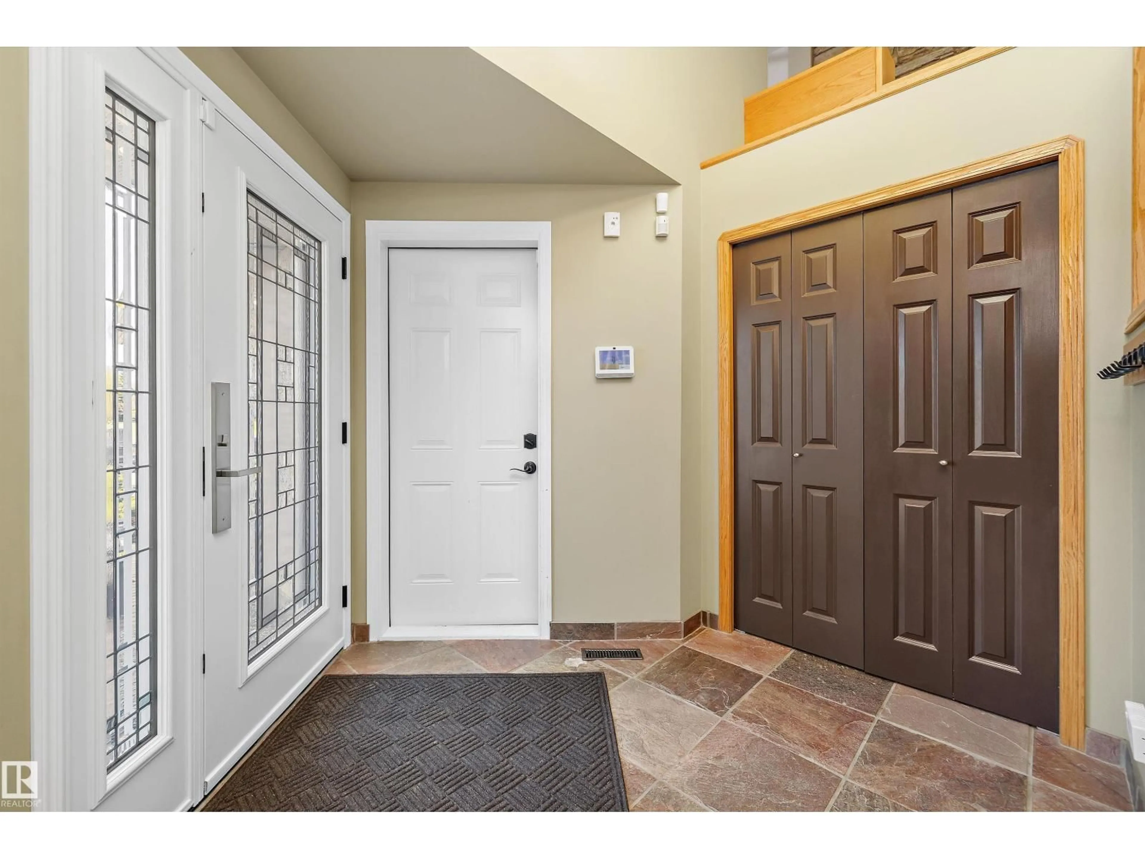 Indoor entryway for 26 FAIRWAY DR, Spruce Grove Alberta T7X3K3
