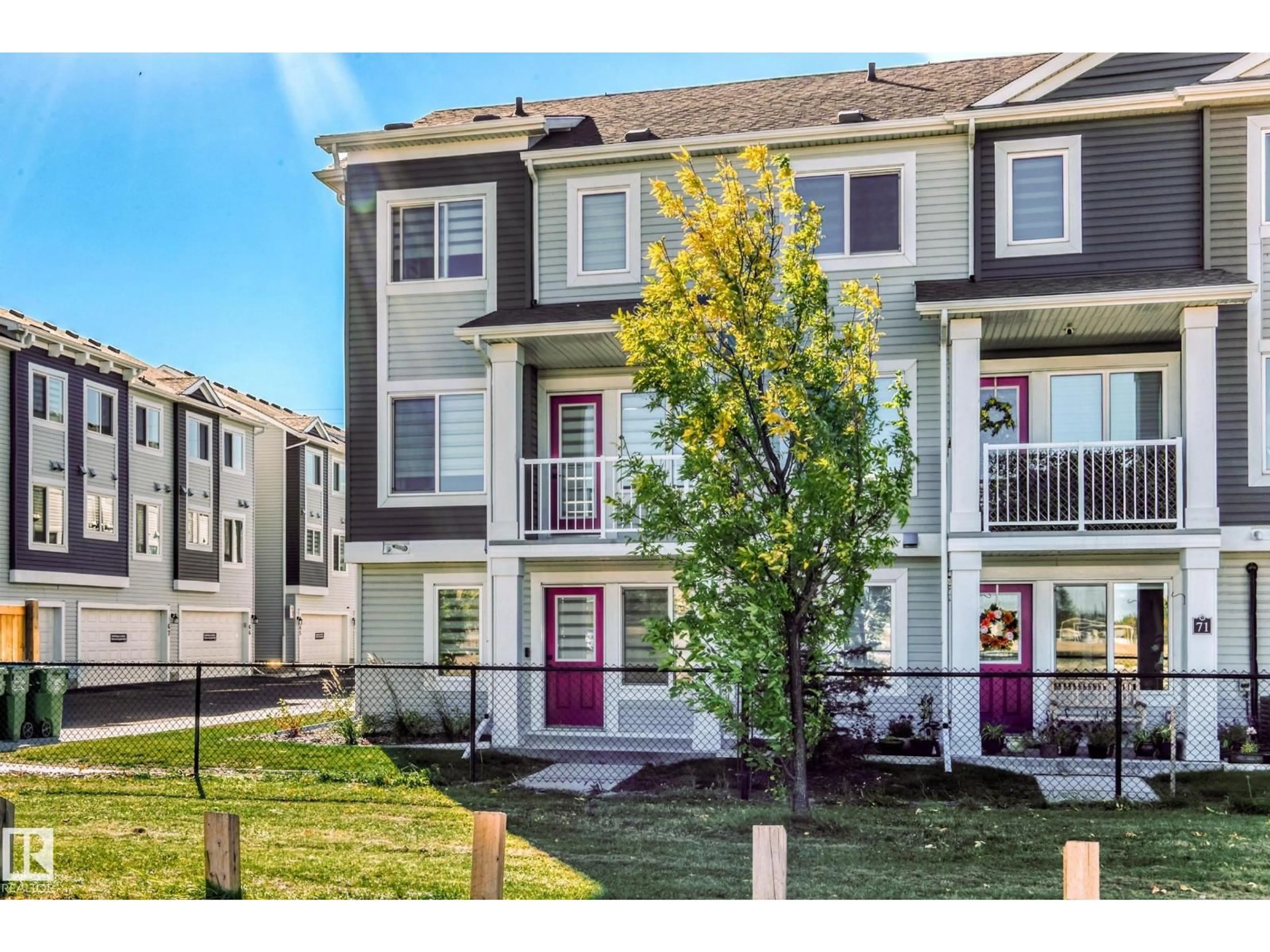 Home with vinyl exterior material, street for 70 16335 84 ST NW, Edmonton Alberta T5Z0S2