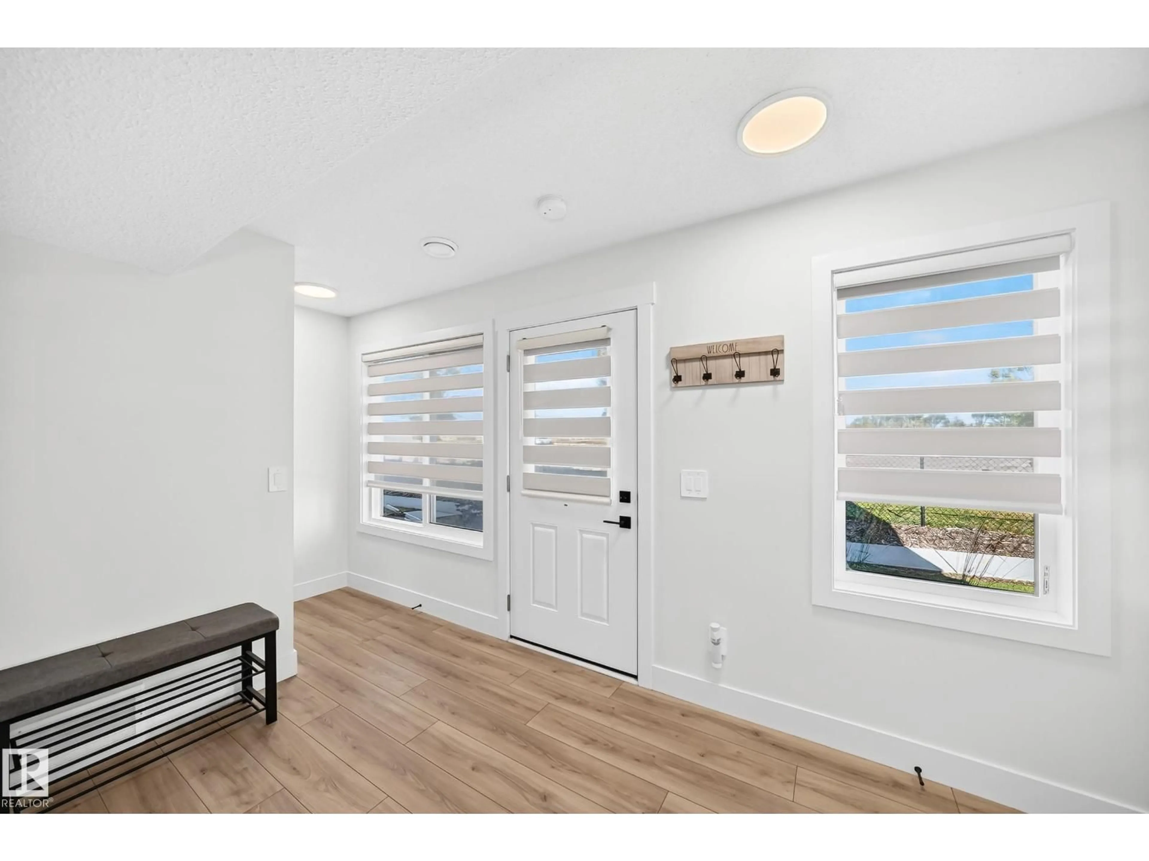Indoor entryway for 70 16335 84 ST NW, Edmonton Alberta T5Z0S2
