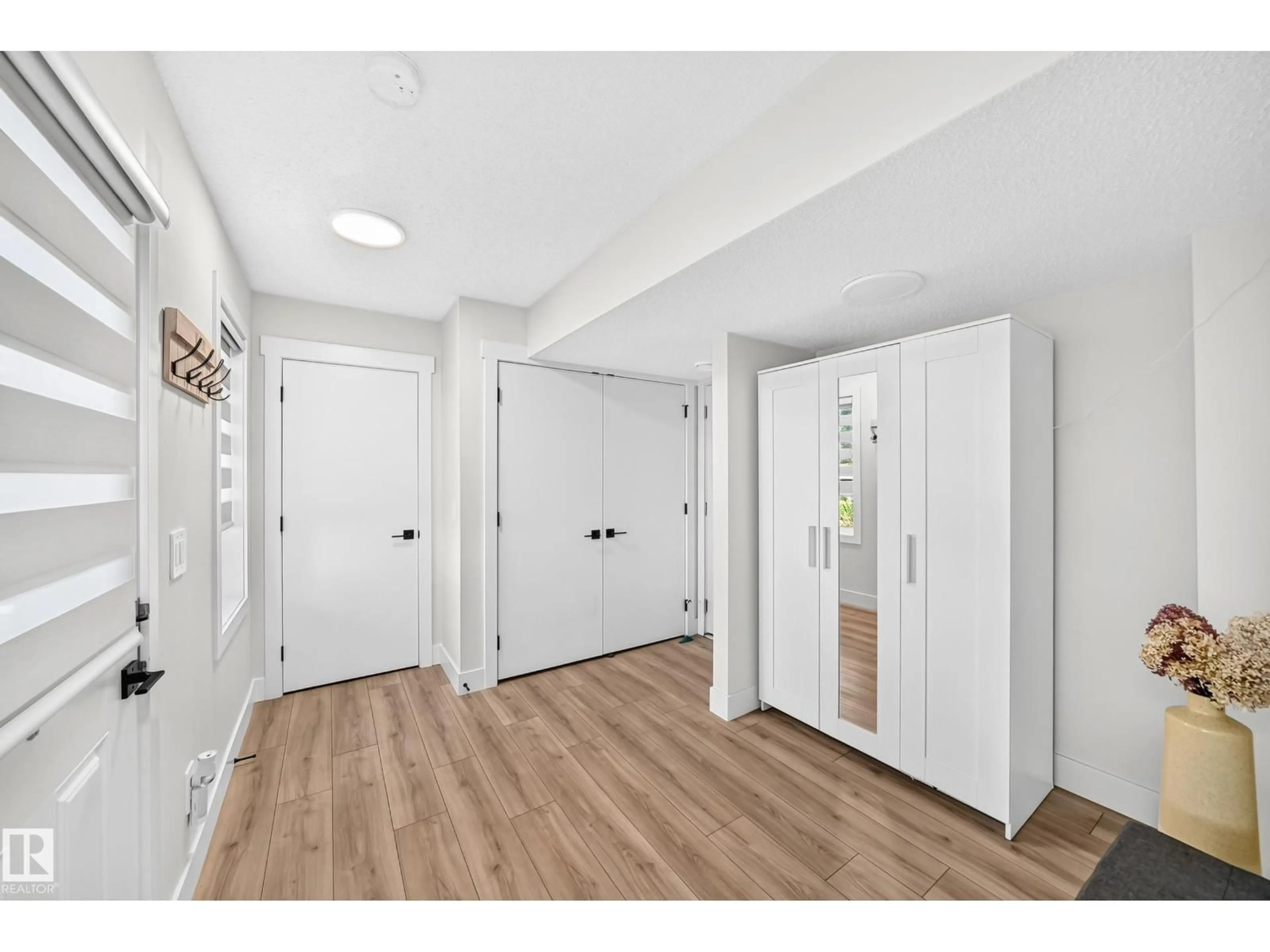 Indoor entryway for 70 16335 84 ST NW, Edmonton Alberta T5Z0S2