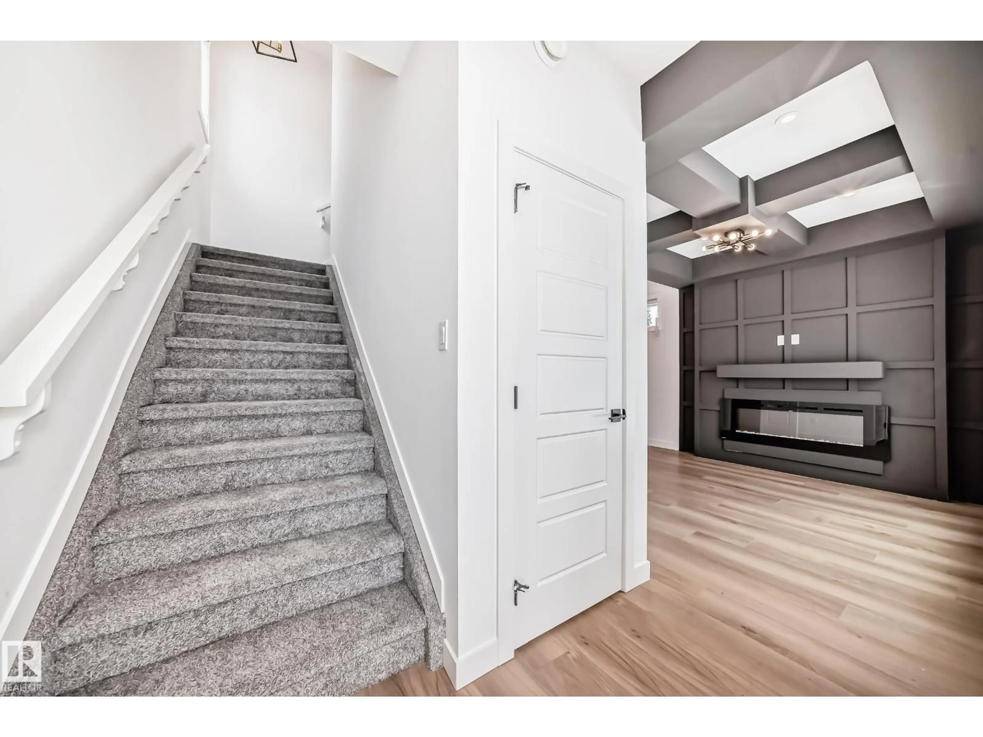 Indoor entryway for 11519 & 11521 67 ST NW, Edmonton Alberta T5B1L6