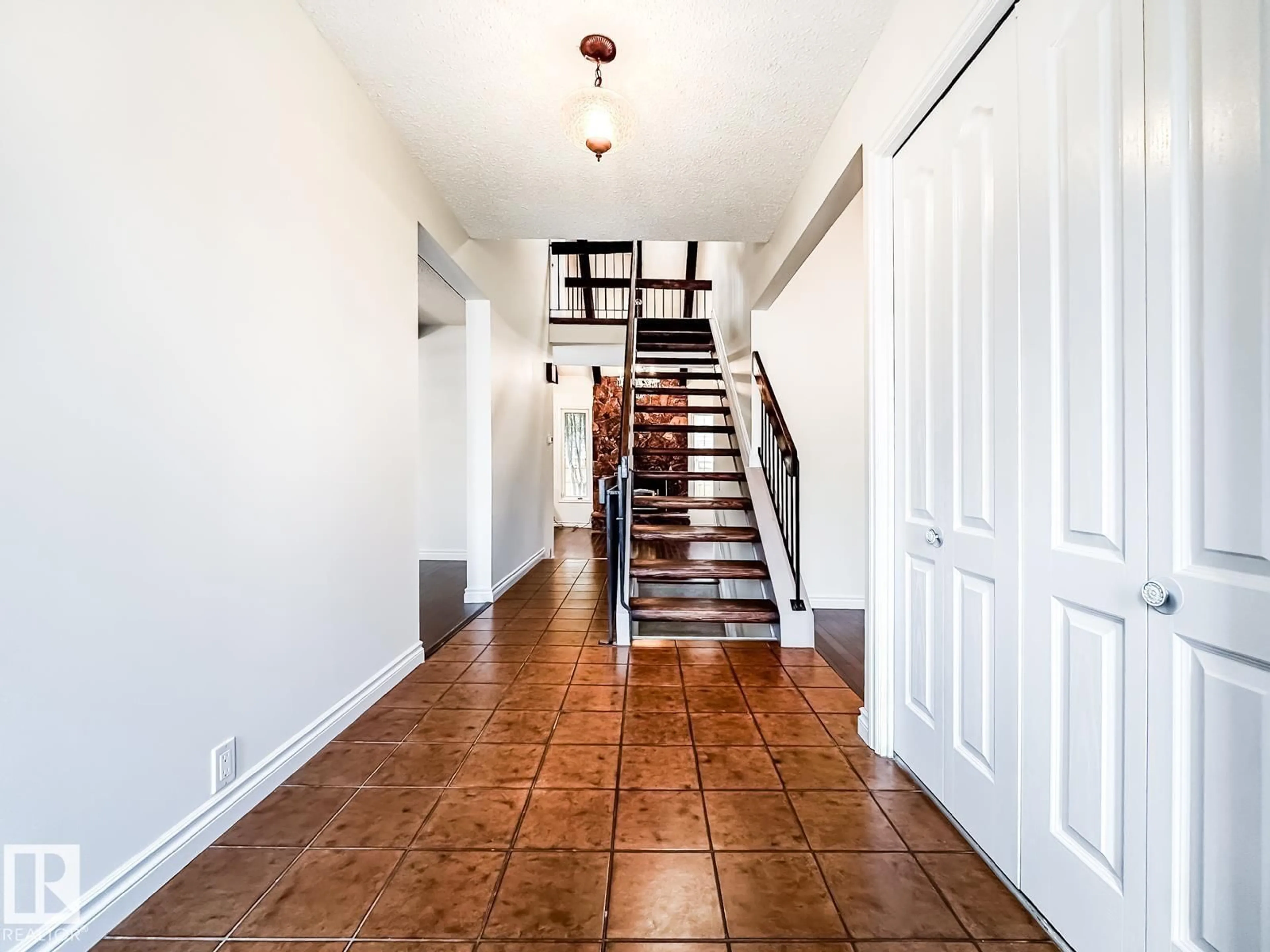 Indoor entryway for NW - 8504 173 ST, Edmonton Alberta T5T2V4
