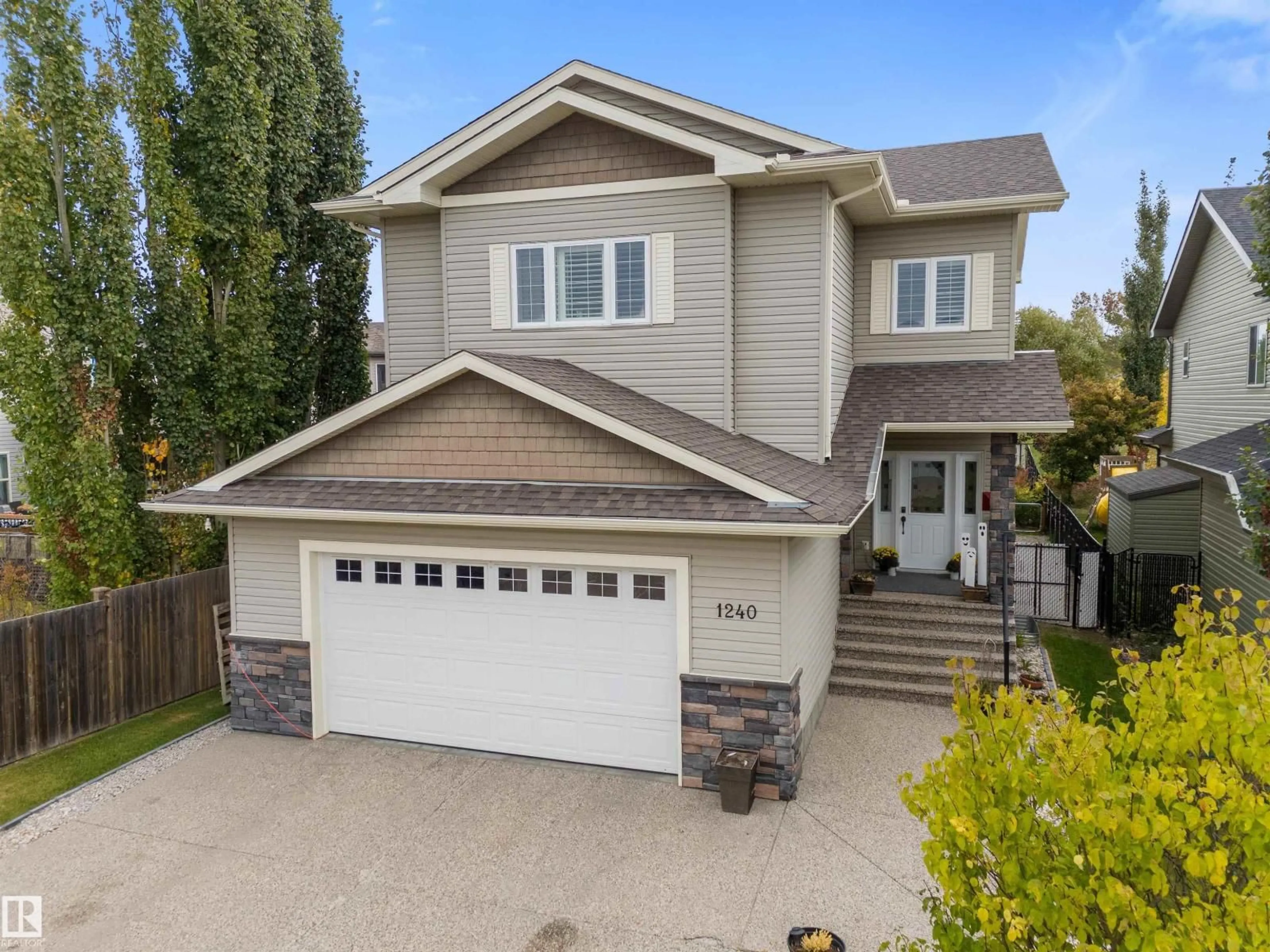 Home with vinyl exterior material, street for 1240 WESTERRA CR, Stony Plain Alberta T7Z0B2