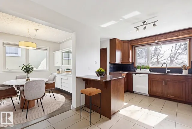 NW - 11451 48 AV, Edmonton 2