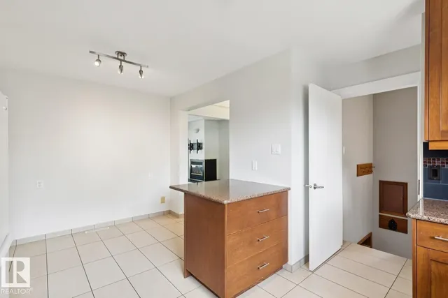 NW - 11451 48 AV, Edmonton 5