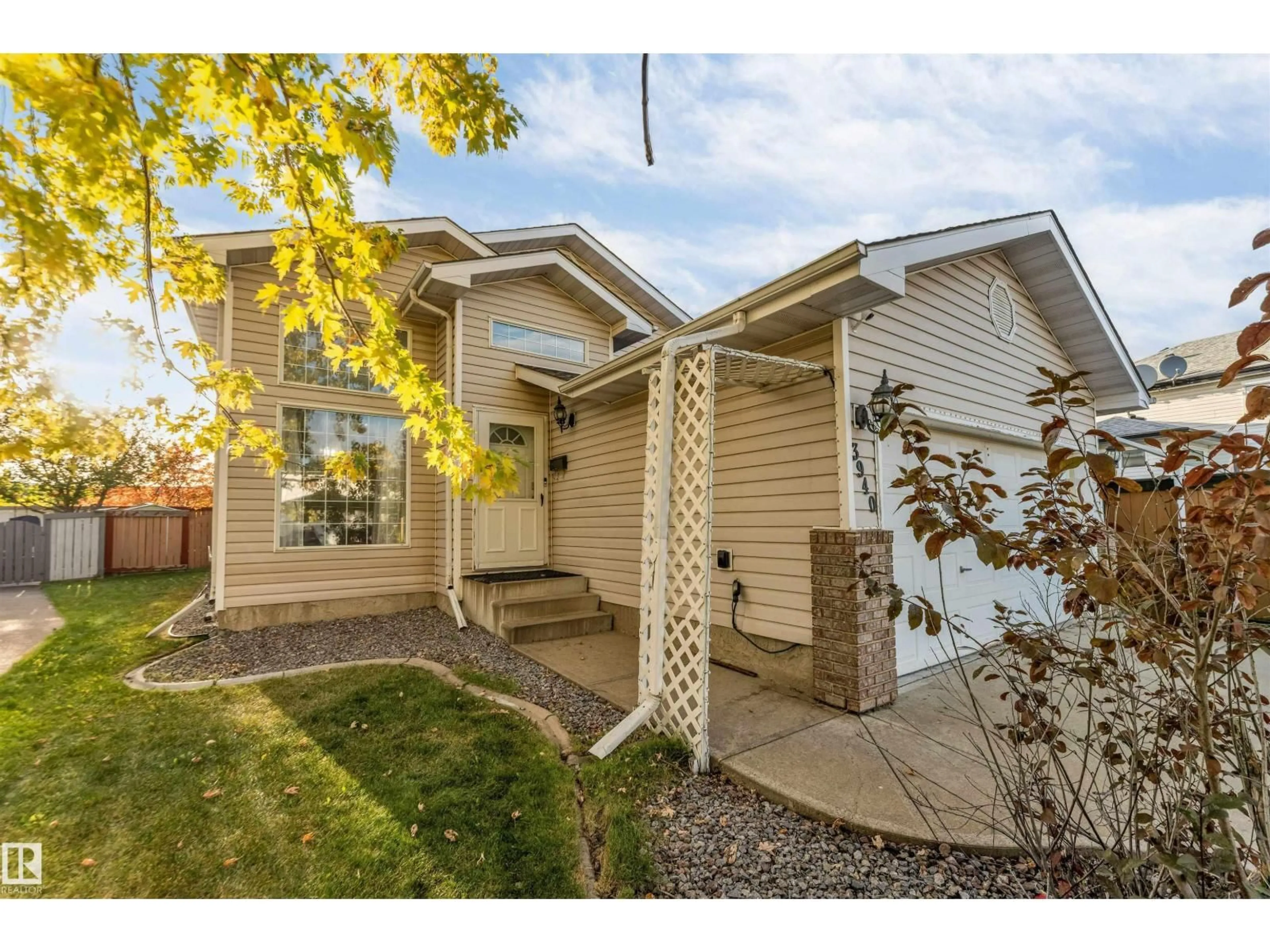 Home with vinyl exterior material, street for 3940 33 ST, Edmonton Alberta T6T1J7