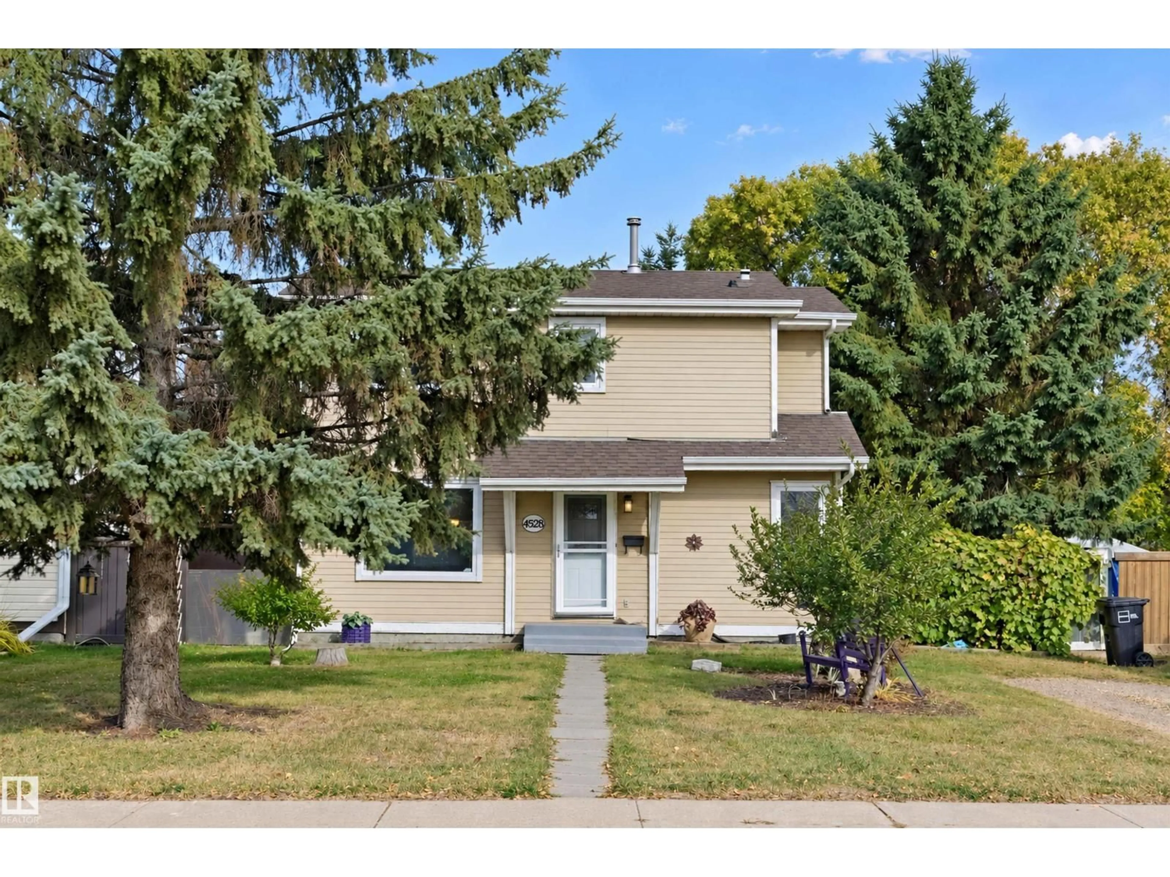 Home with vinyl exterior material, street for 4528 35 AV, Edmonton Alberta T6L3P9