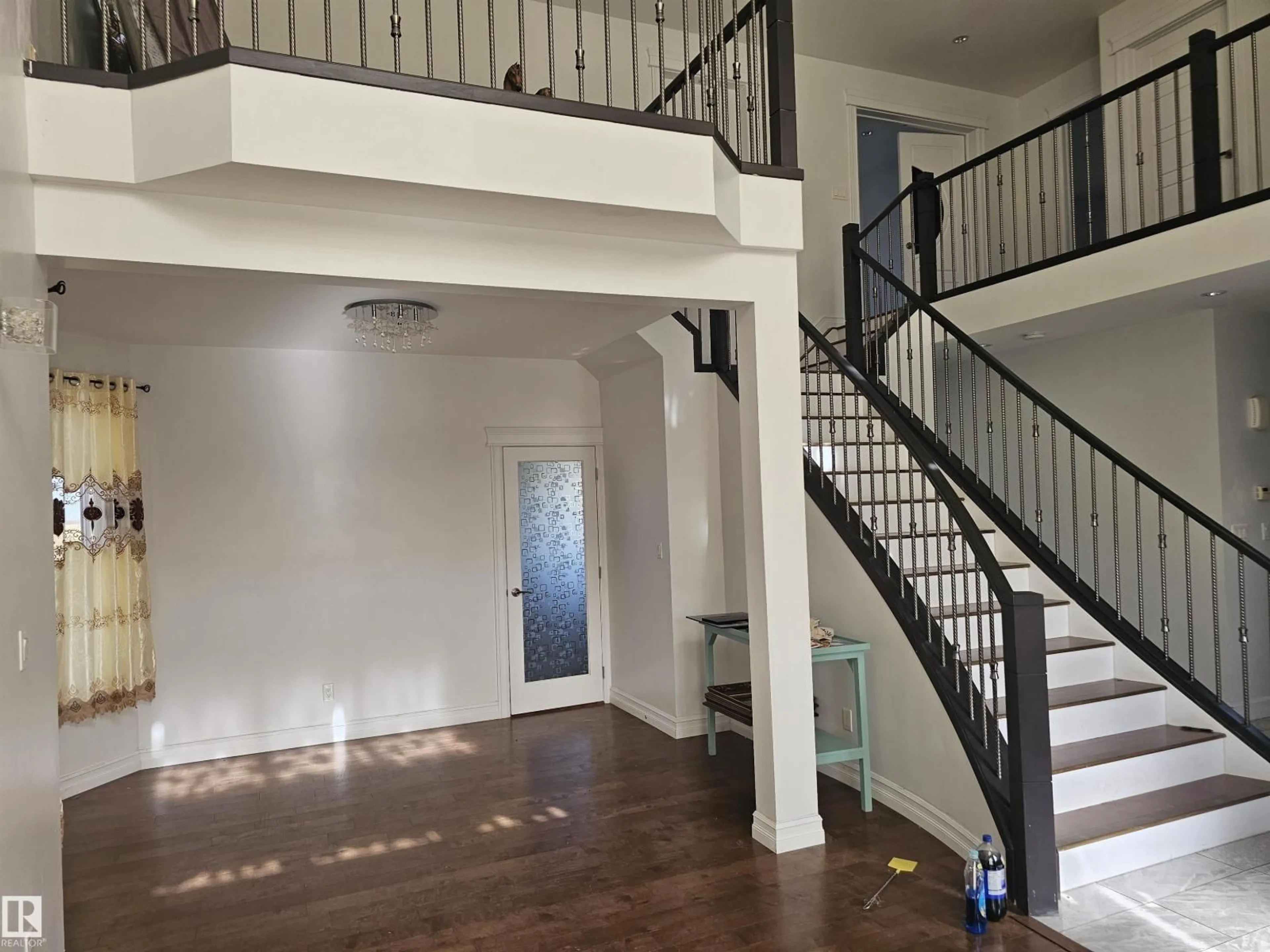 Indoor foyer for 5306 55 AV, Tofield Alberta T4J4J0