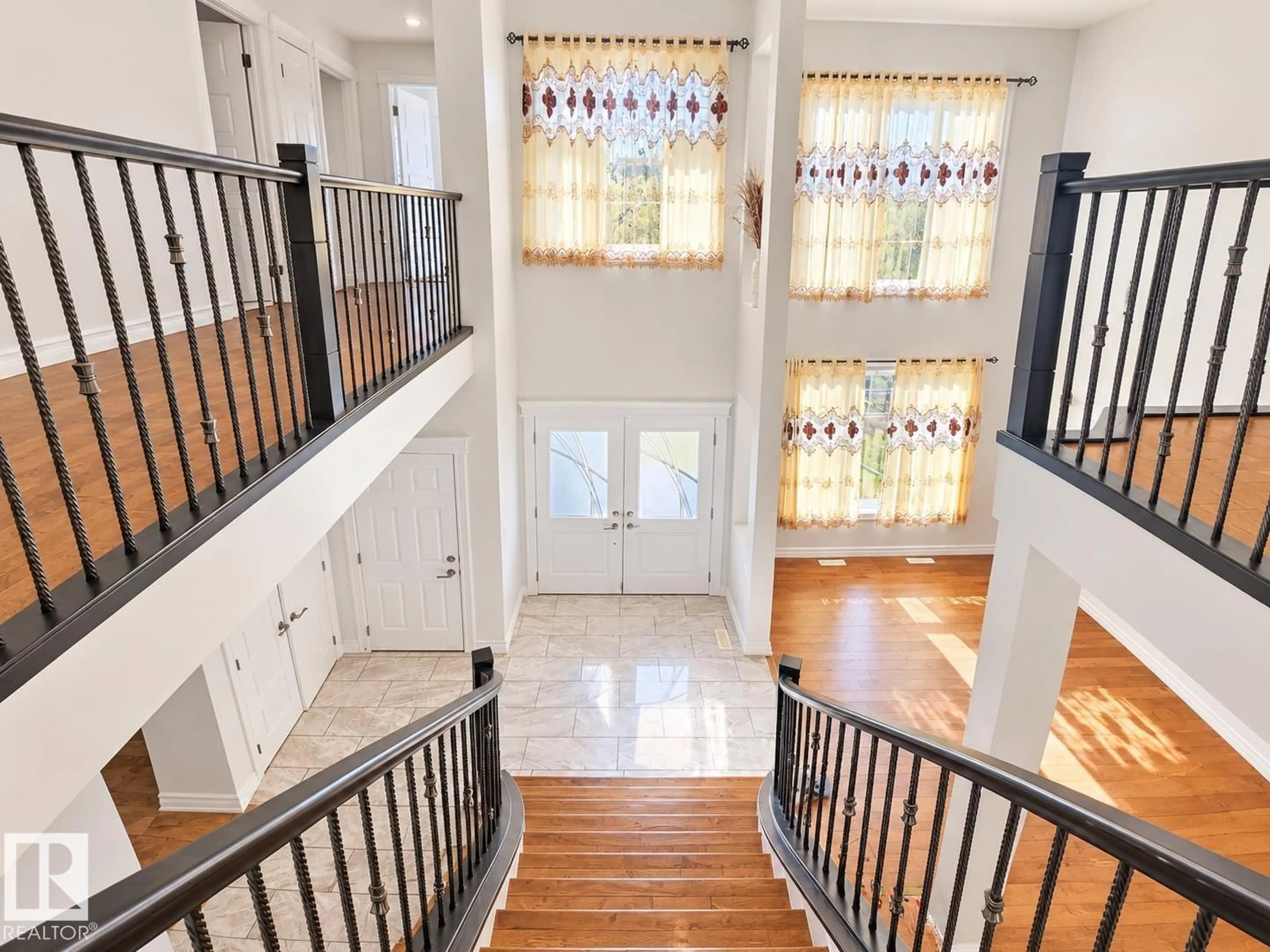 Indoor foyer for 5306 55 AV, Tofield Alberta T4J4J0