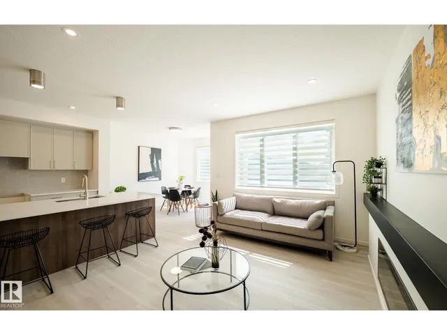 NW - 7709 174A AV, Edmonton 2