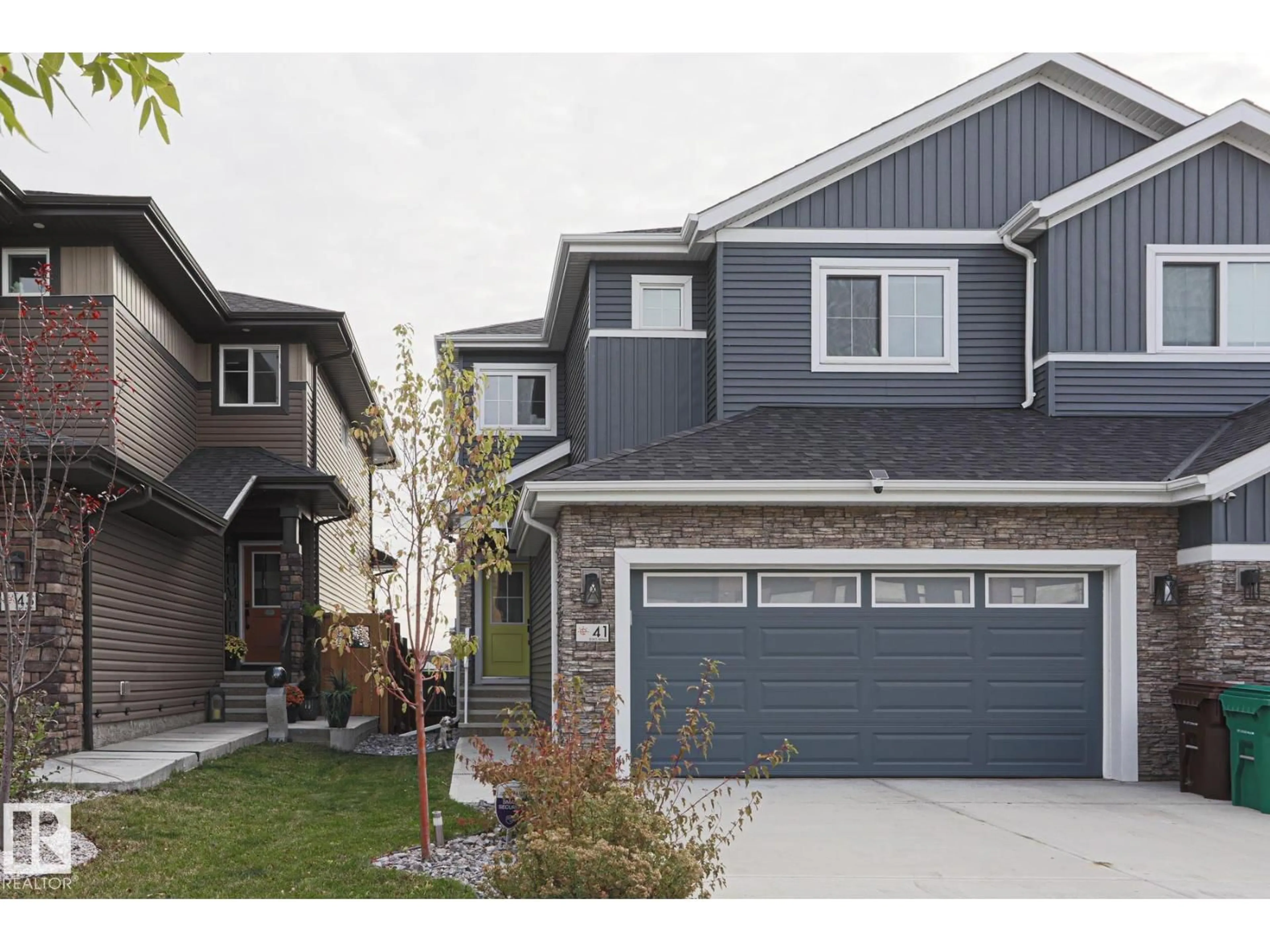 Home with vinyl exterior material, street for 41 ELKO BN, St. Albert Alberta T8N7Z9