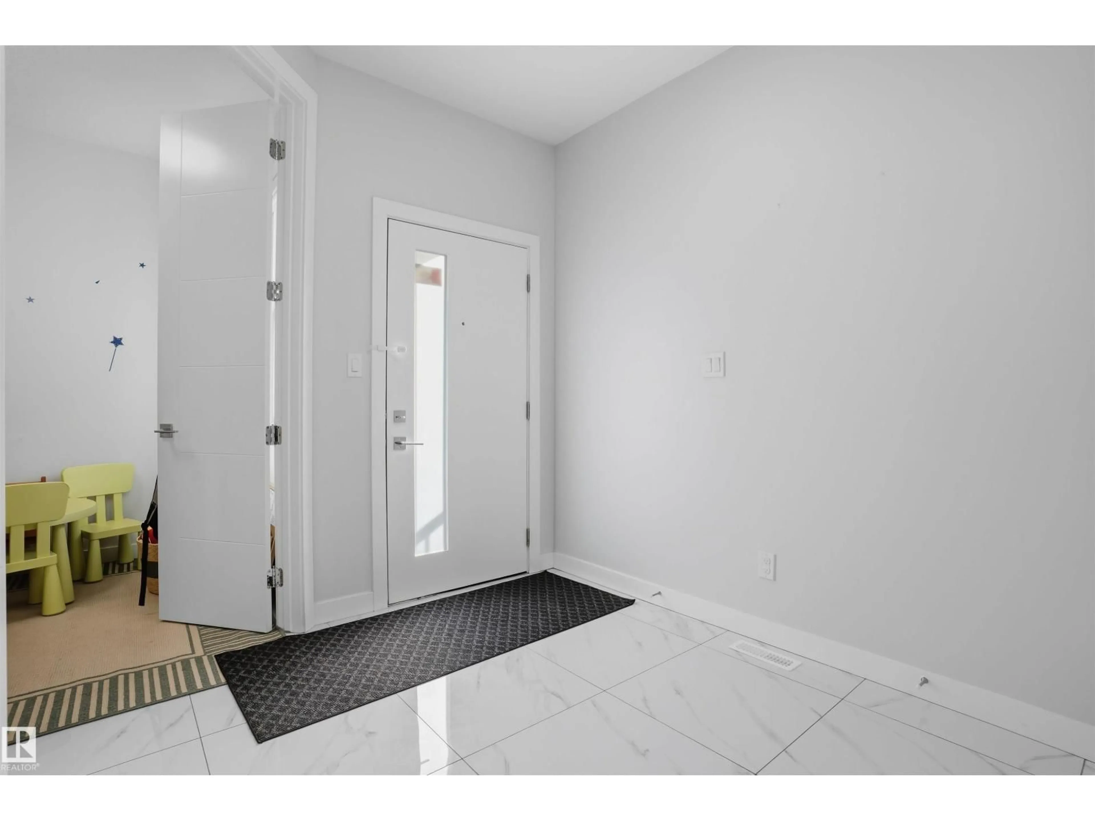 Indoor entryway for 3602 41 AVE, Beaumont Alberta T6X1A5