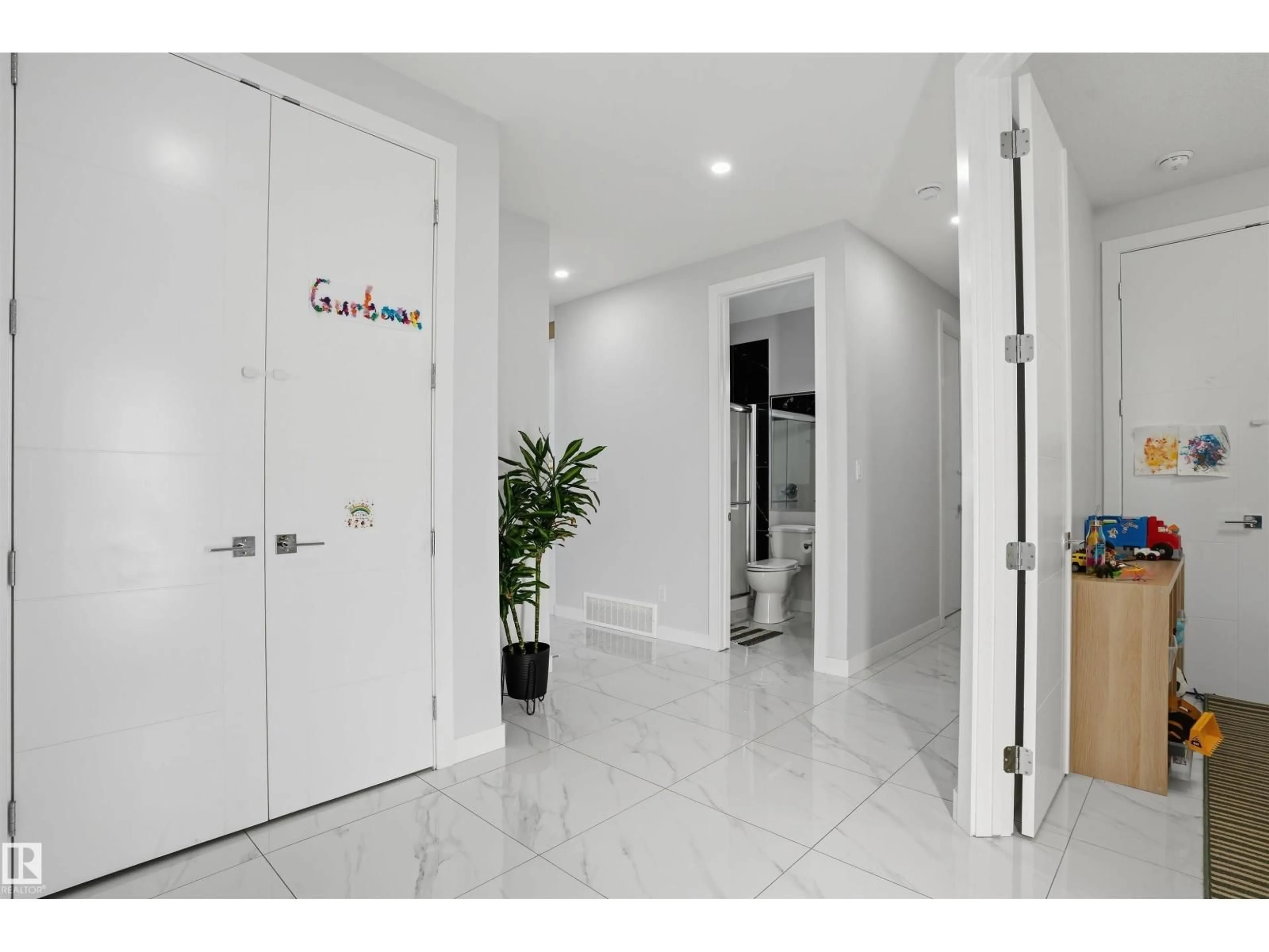 Indoor foyer for 3602 41 AVE, Beaumont Alberta T6X1A5