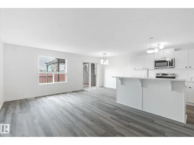 42 CATALINA CO, Fort Saskatchewan 5