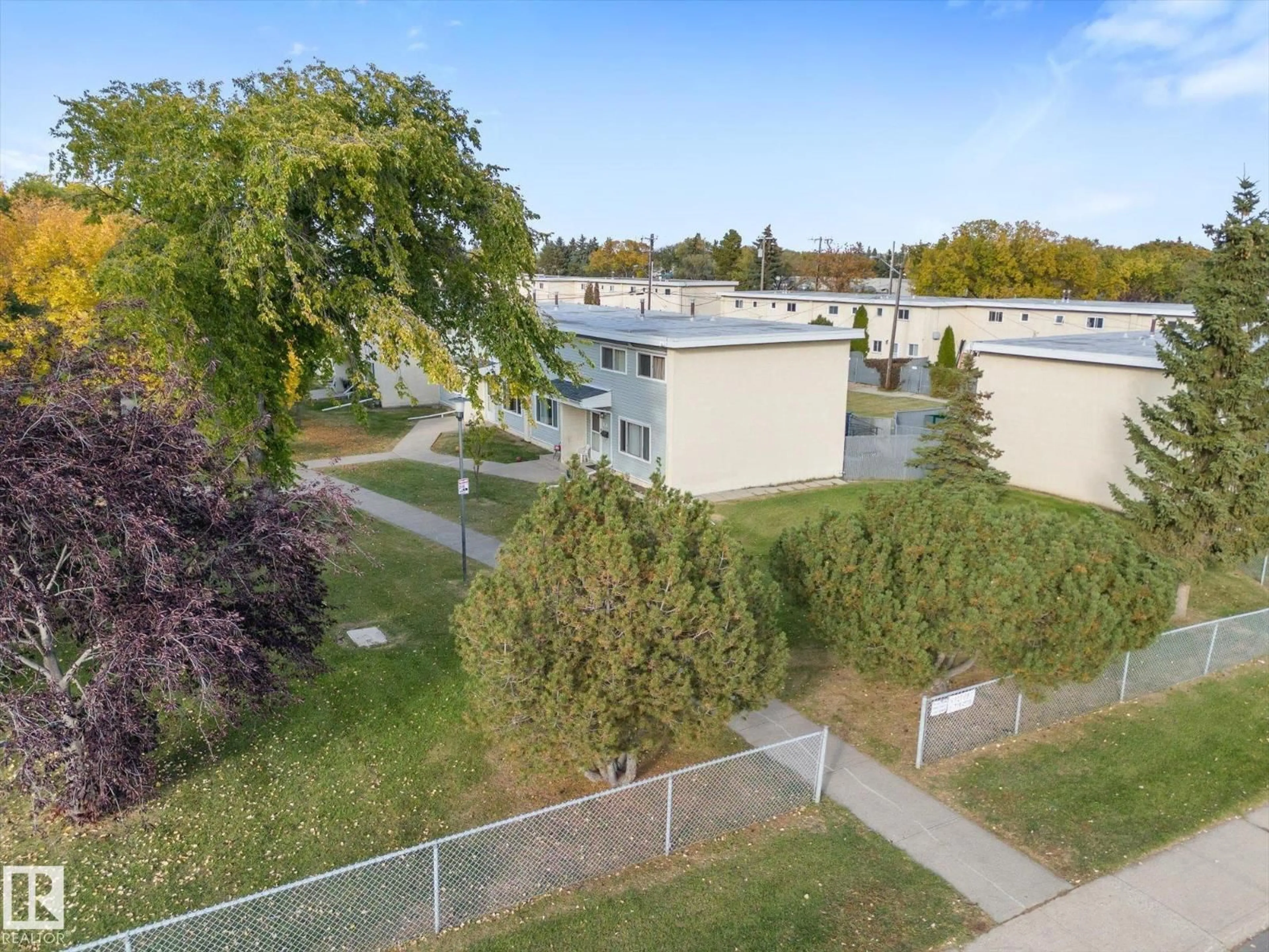 A pic from outside/outdoor area/front of a property/back of a property/a pic from drone, unknown for 13307 89A ST NW, Edmonton Alberta T5E3L2