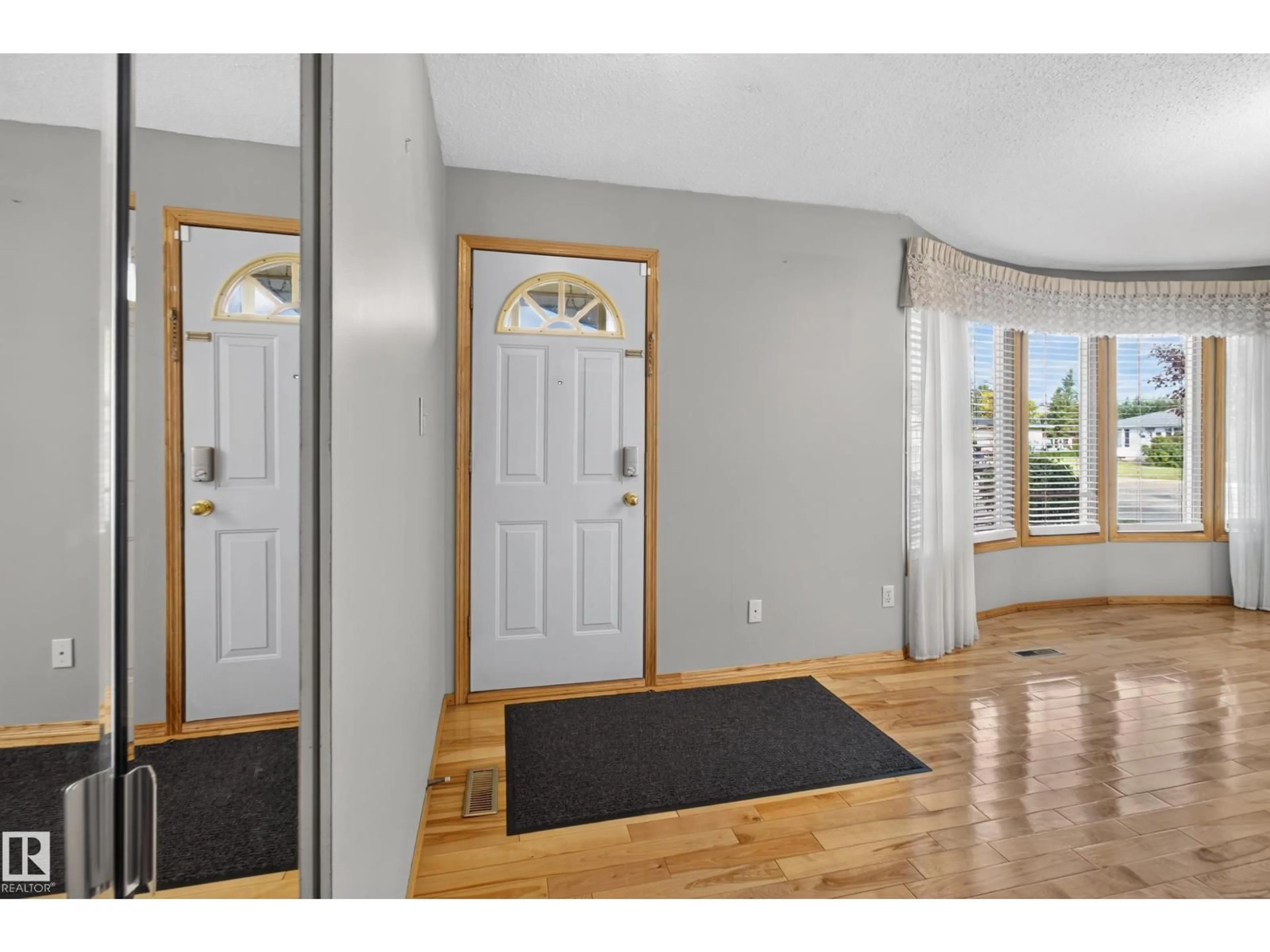 Indoor entryway for 13315 30 ST, Edmonton Alberta T5A3A1