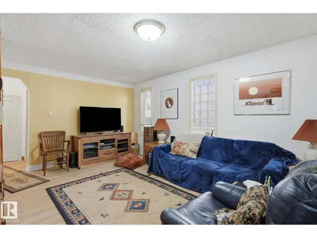 NW - 9628 100A ST, Edmonton 4