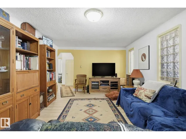 NW - 9628 100A ST, Edmonton 5