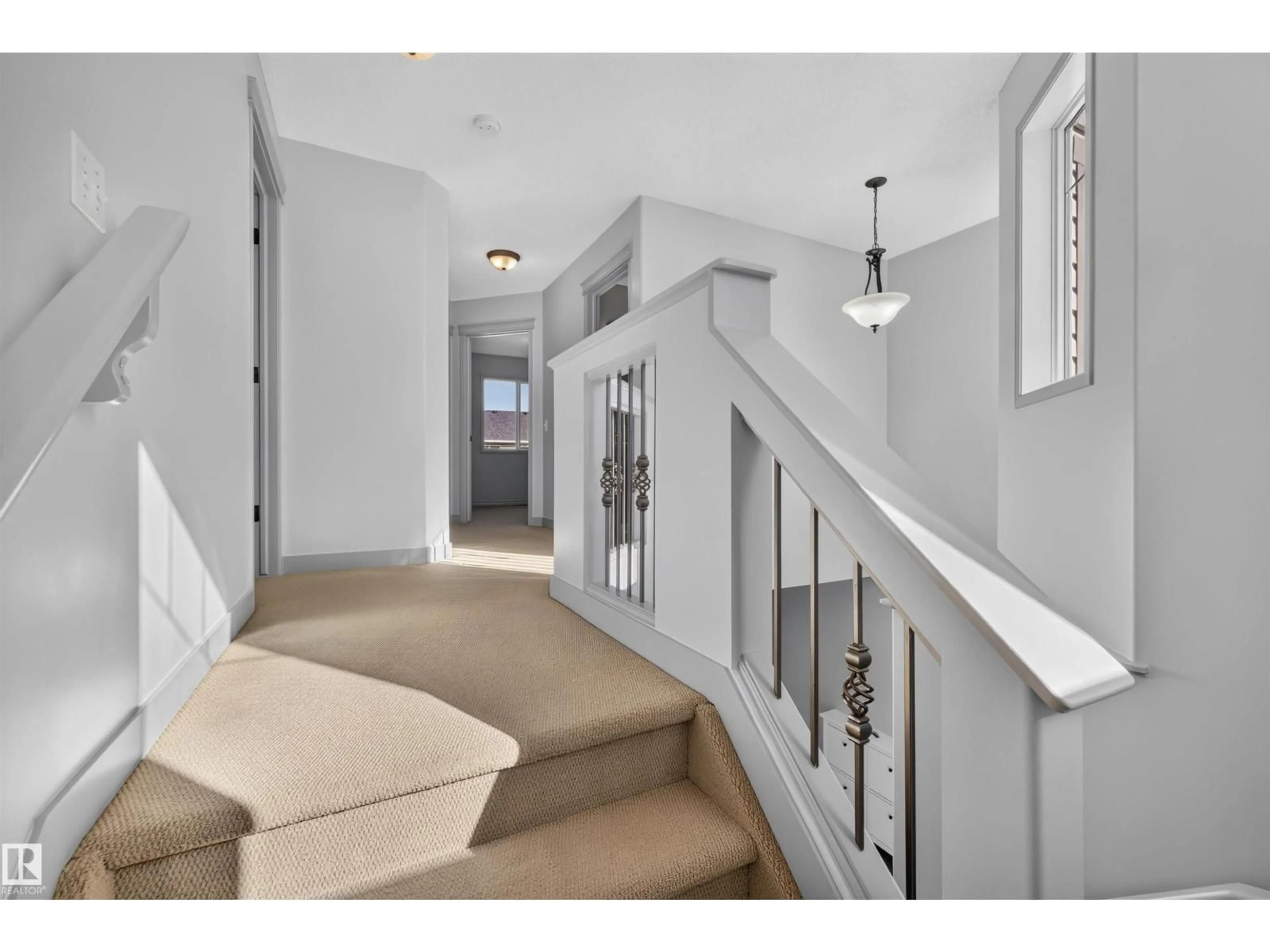 Indoor entryway for 6116 8 AV, Edmonton Alberta T6X0G3